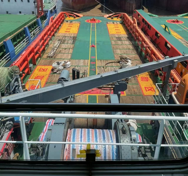 出售12000 马力三用拖轮