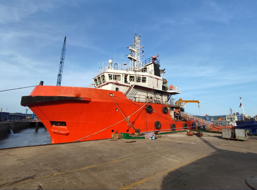 出售5222 马力三用拖轮