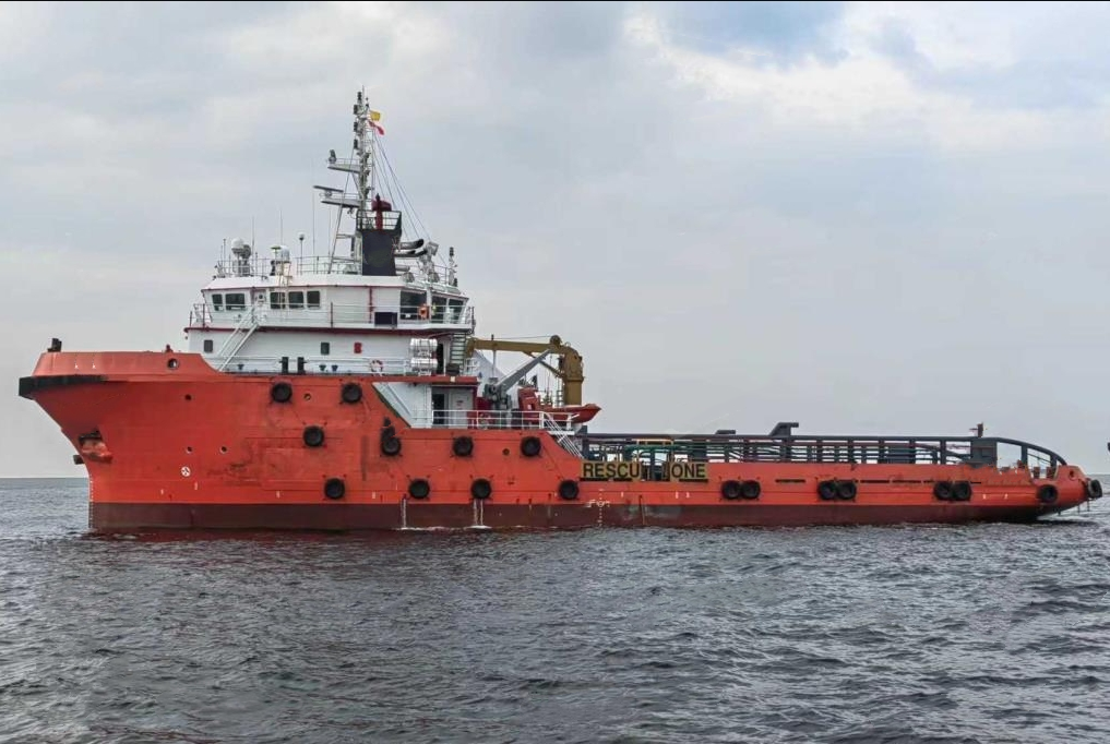 出售5222 马力三用拖轮