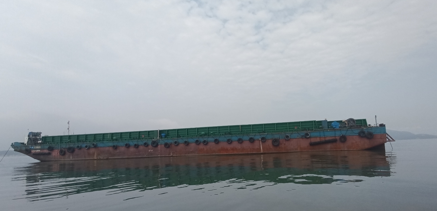 出售310尺无动力驳船