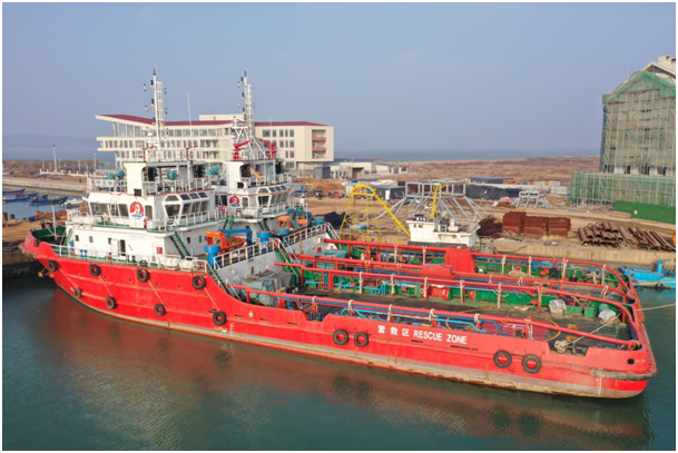 出售4000 马力三用拖轮