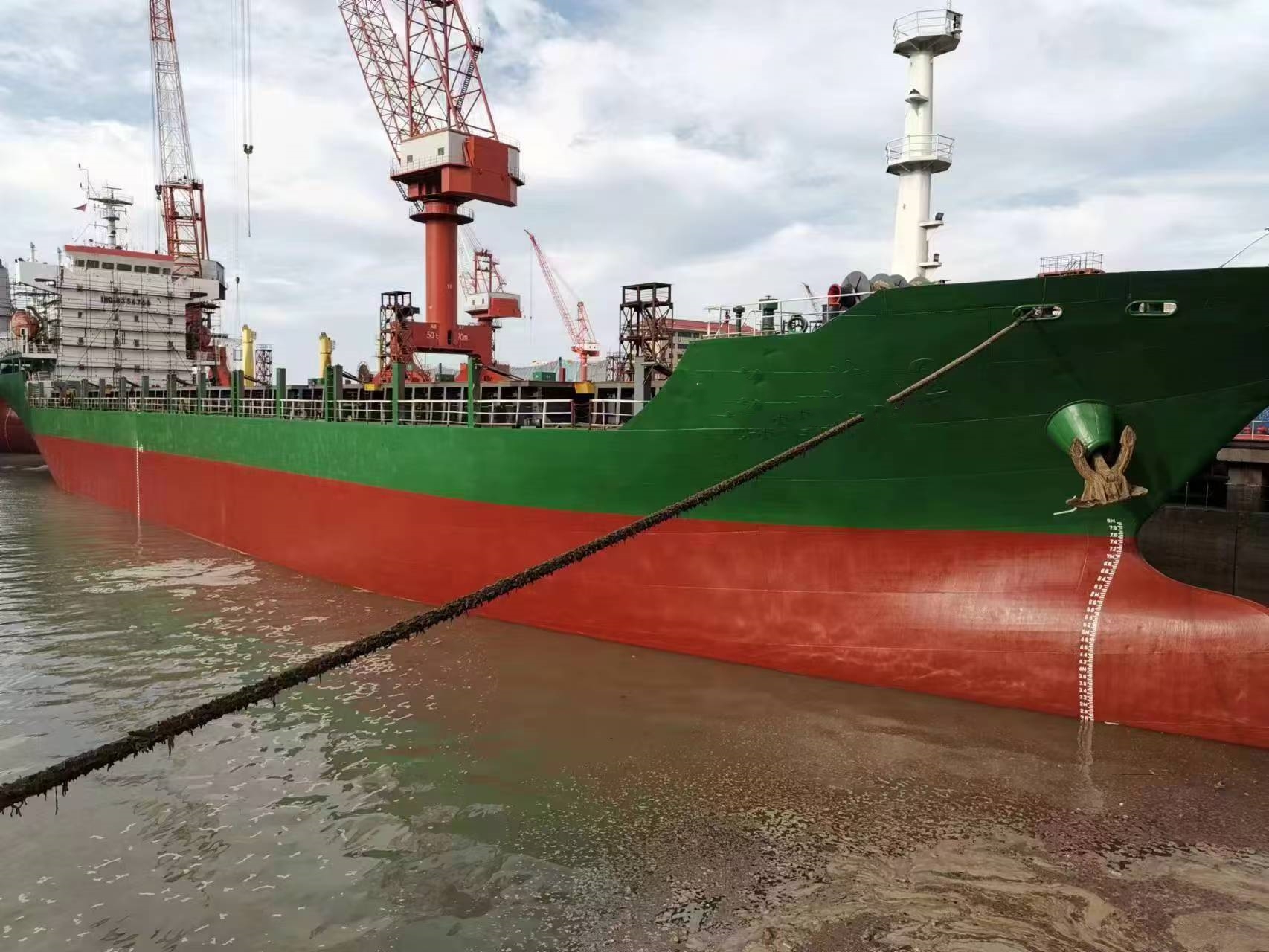 出售734箱集装箱船