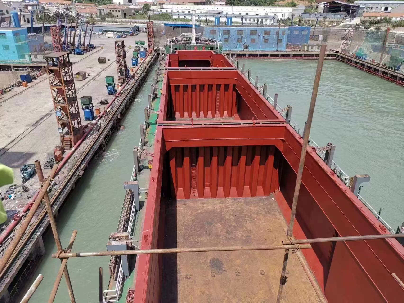 出售734箱集装箱船