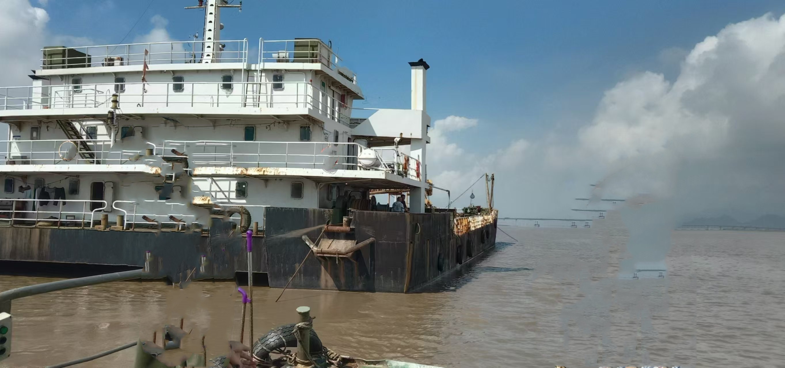 出售61米打桩船