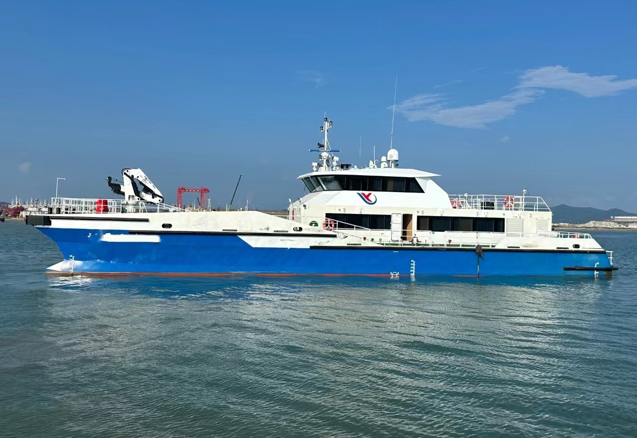 出售12人风电运维船