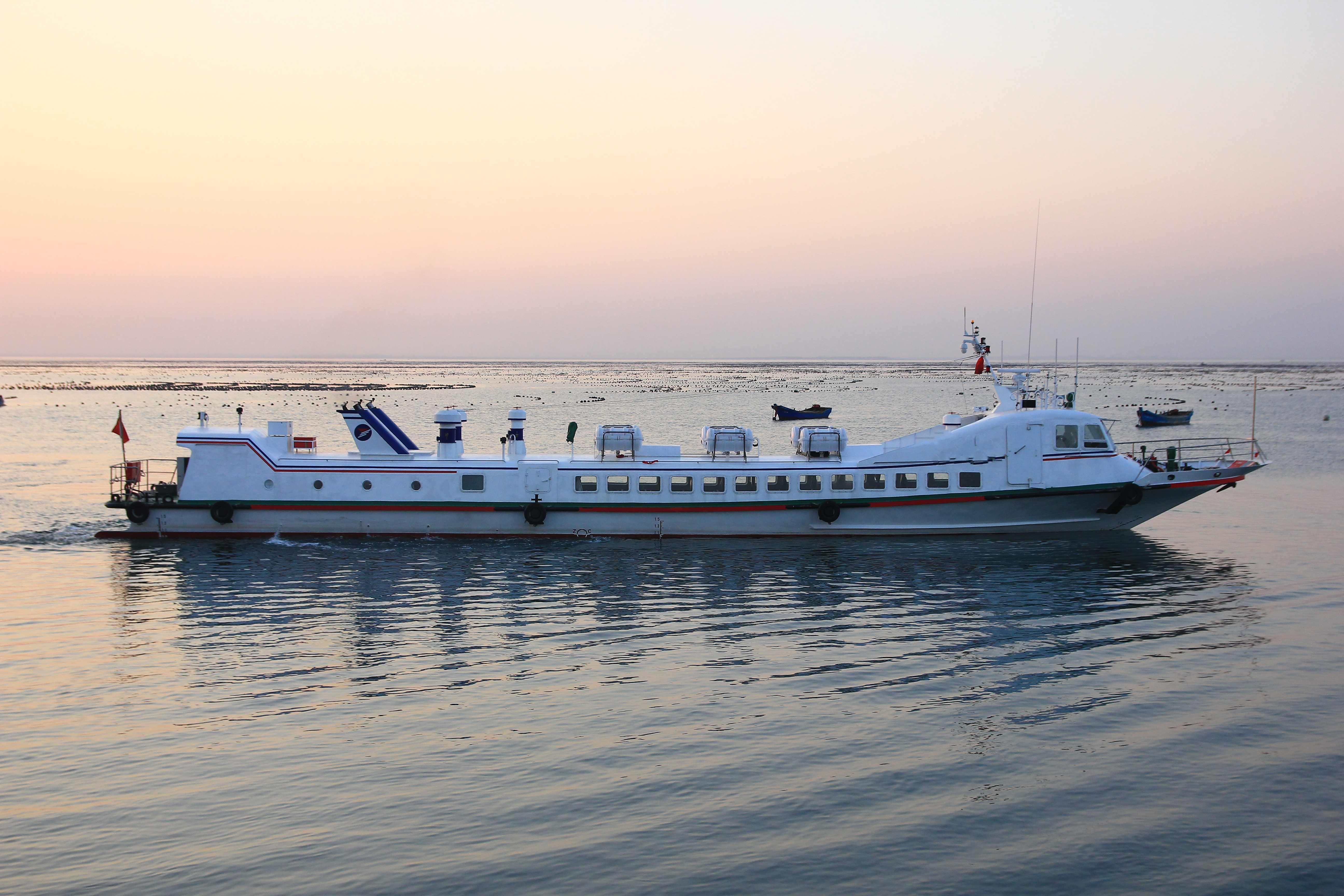 出售99人高速客船