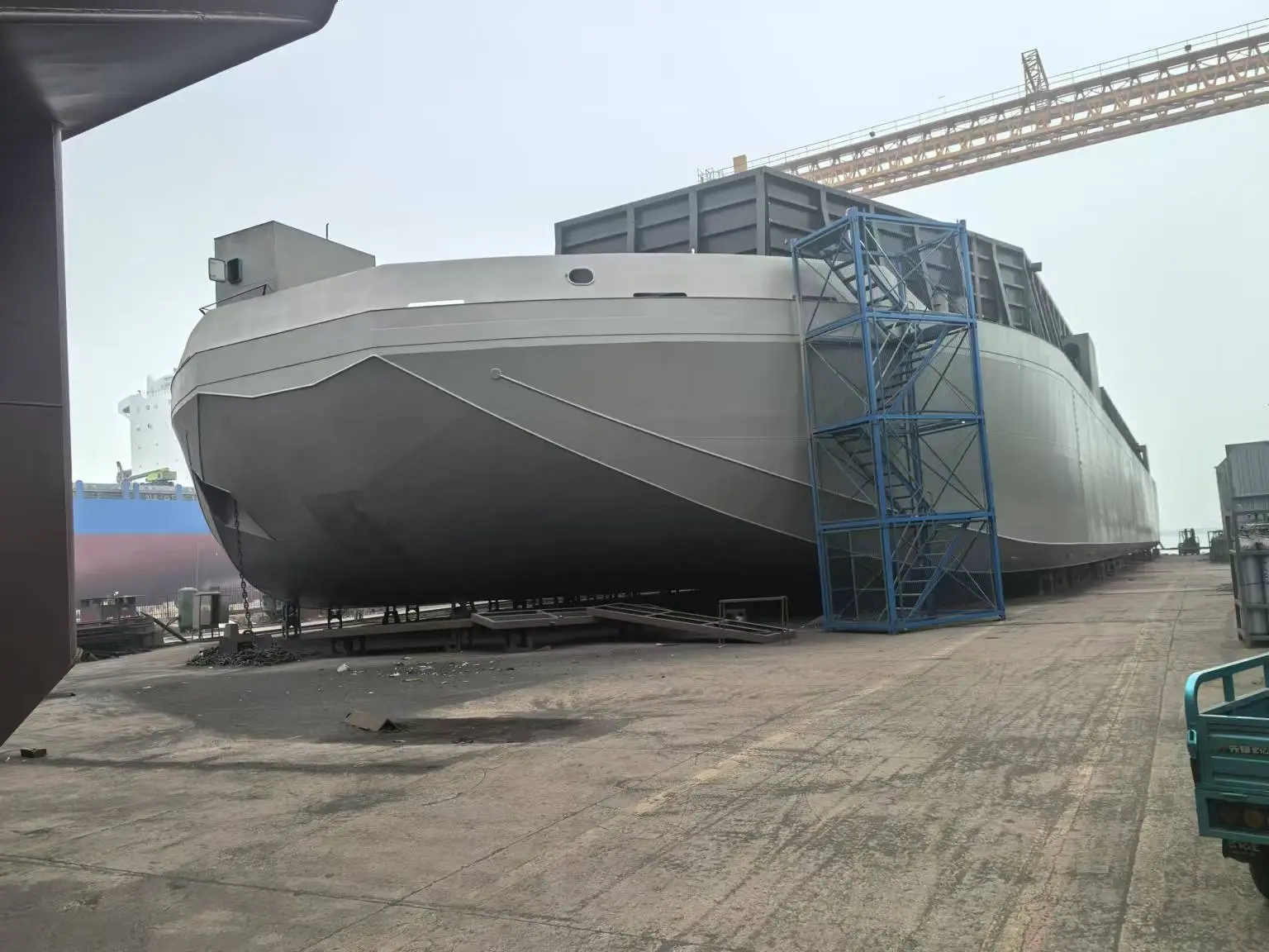 出售310尺无动力驳船