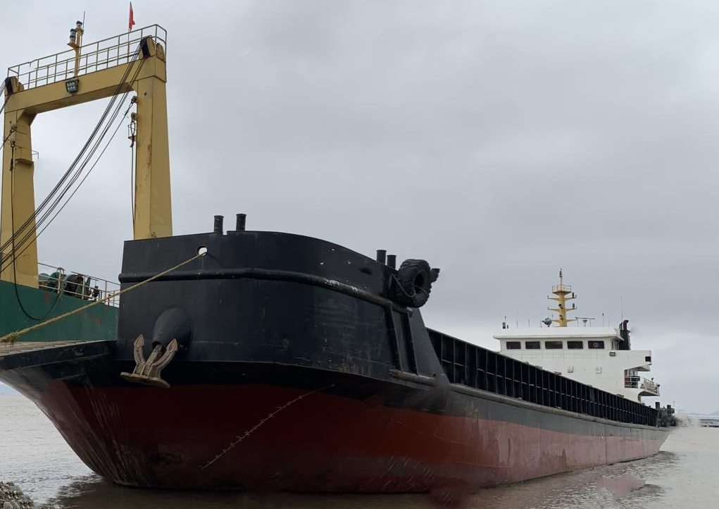 出售2600吨甲板货驳