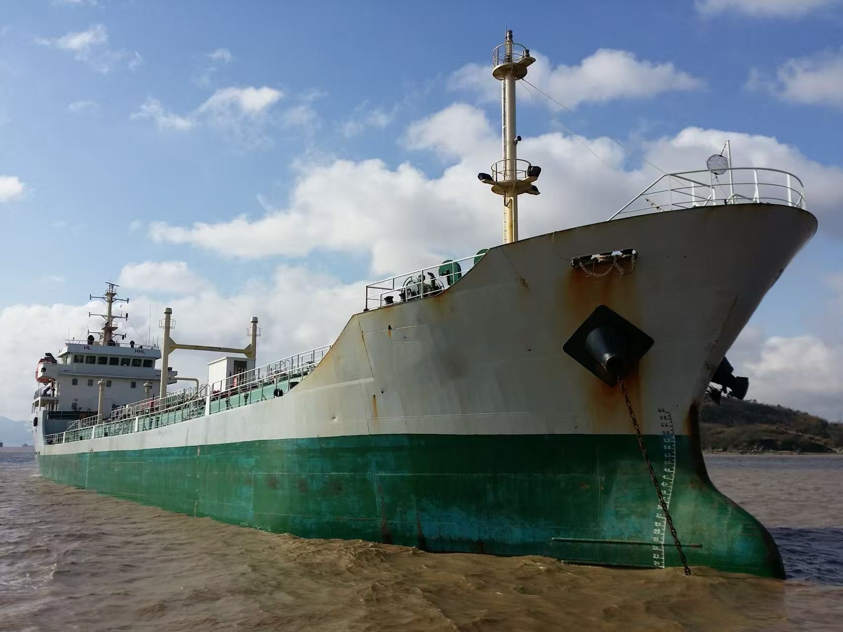 出售3815吨成品油船