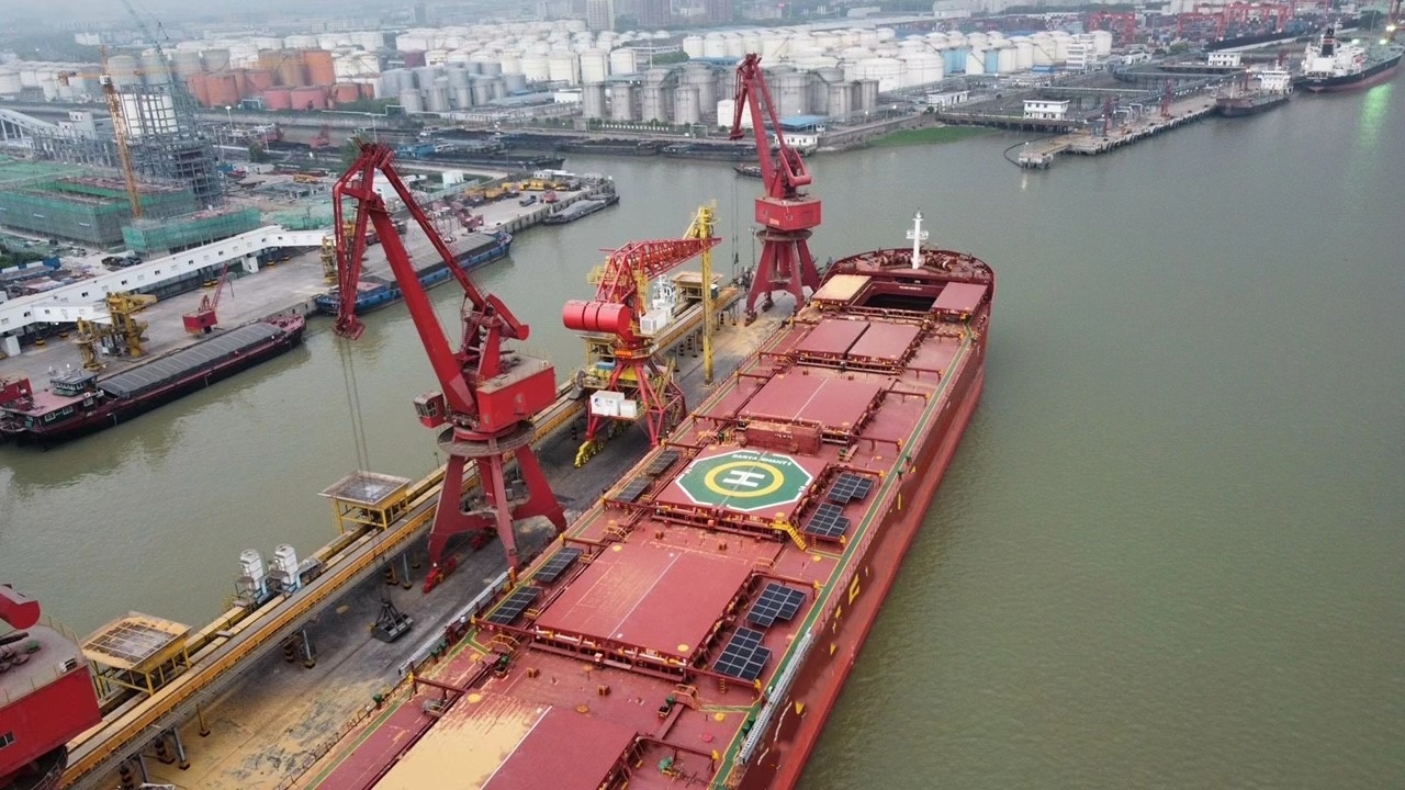 出售82000吨散货船