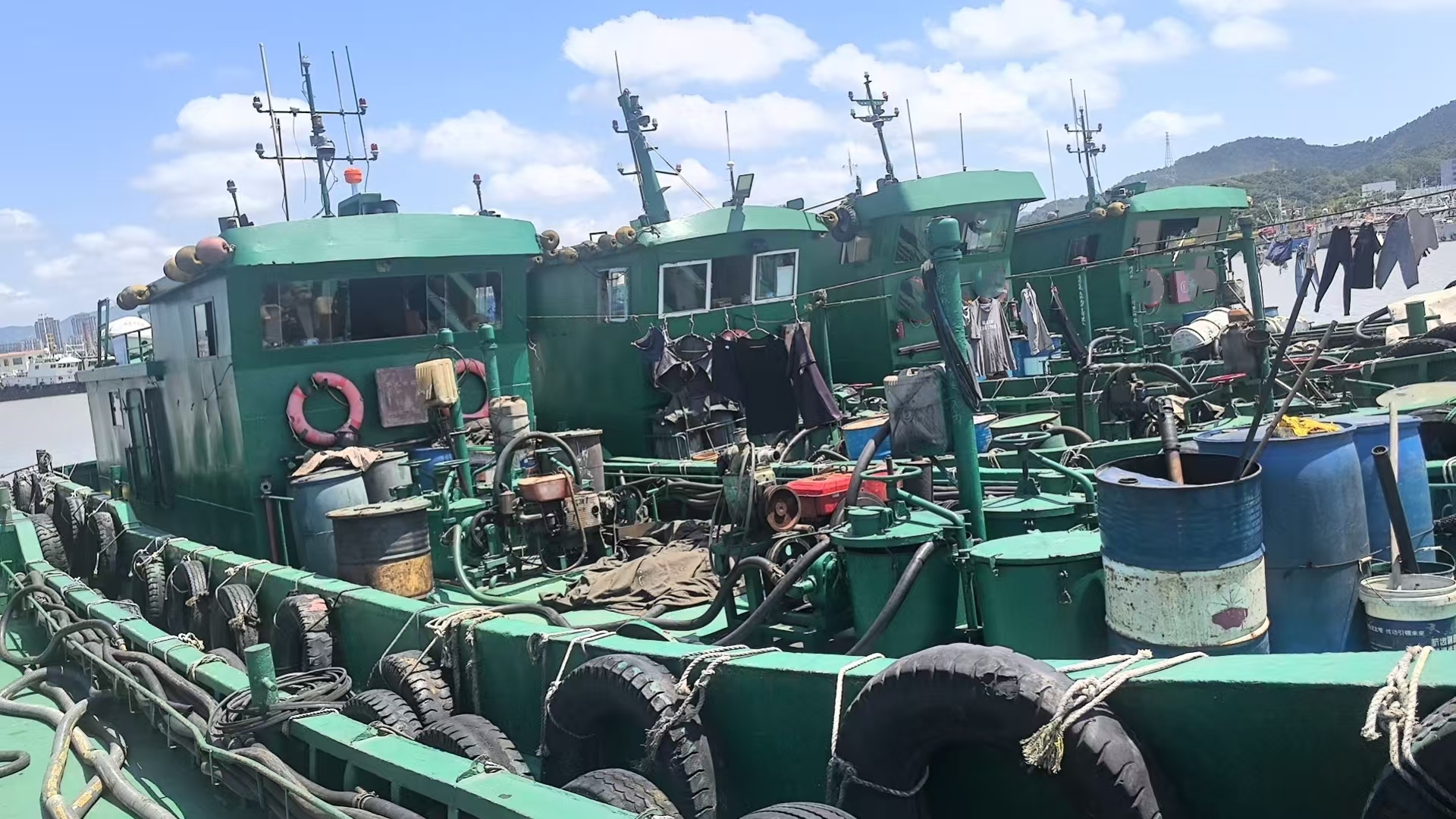 出售100吨溢油回收处置船