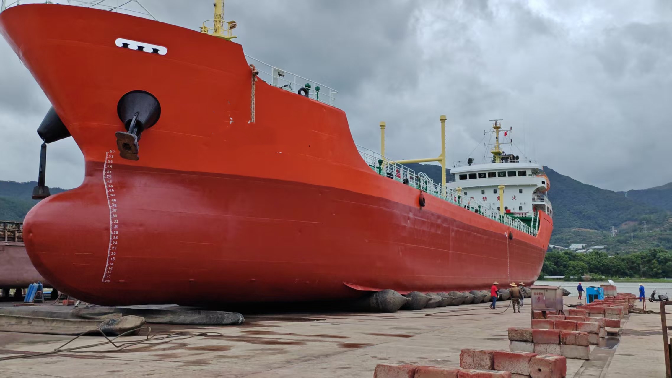 出售4161吨成品油船