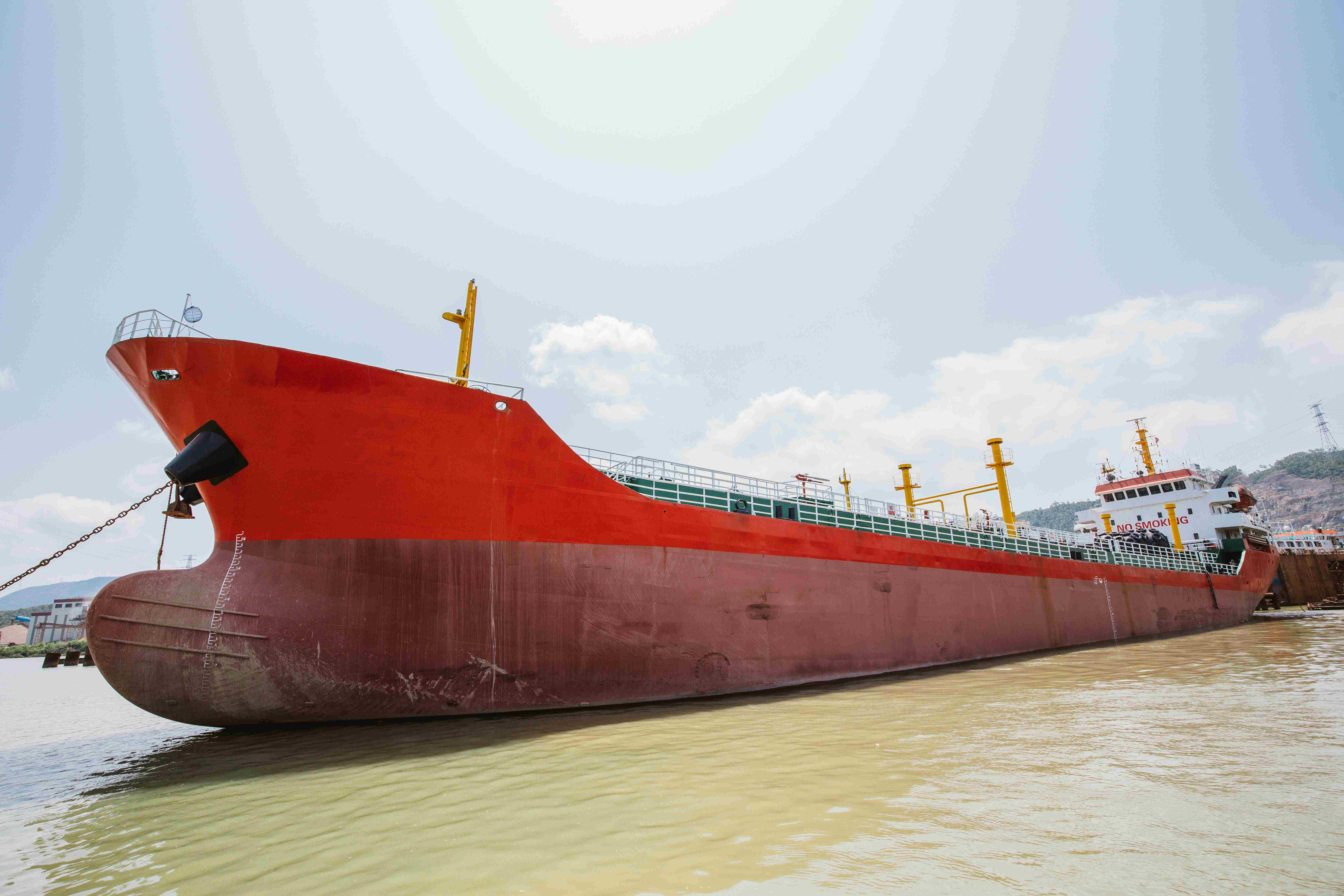 出售4600吨成品油船