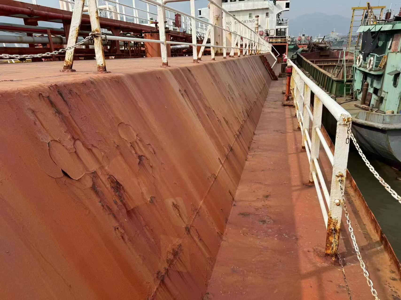 出售3388吨成品油船