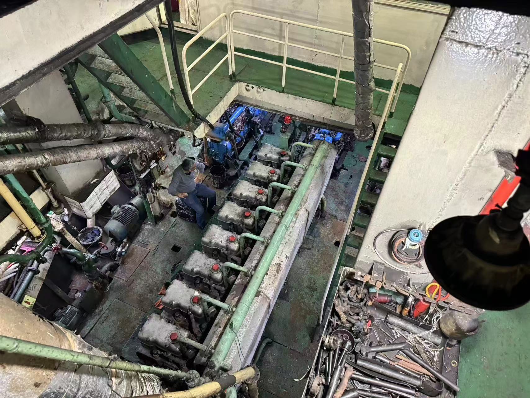 出售3388吨成品油船