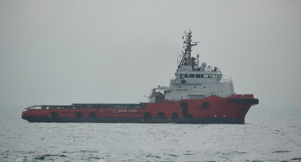 出售7100 马力三用拖轮