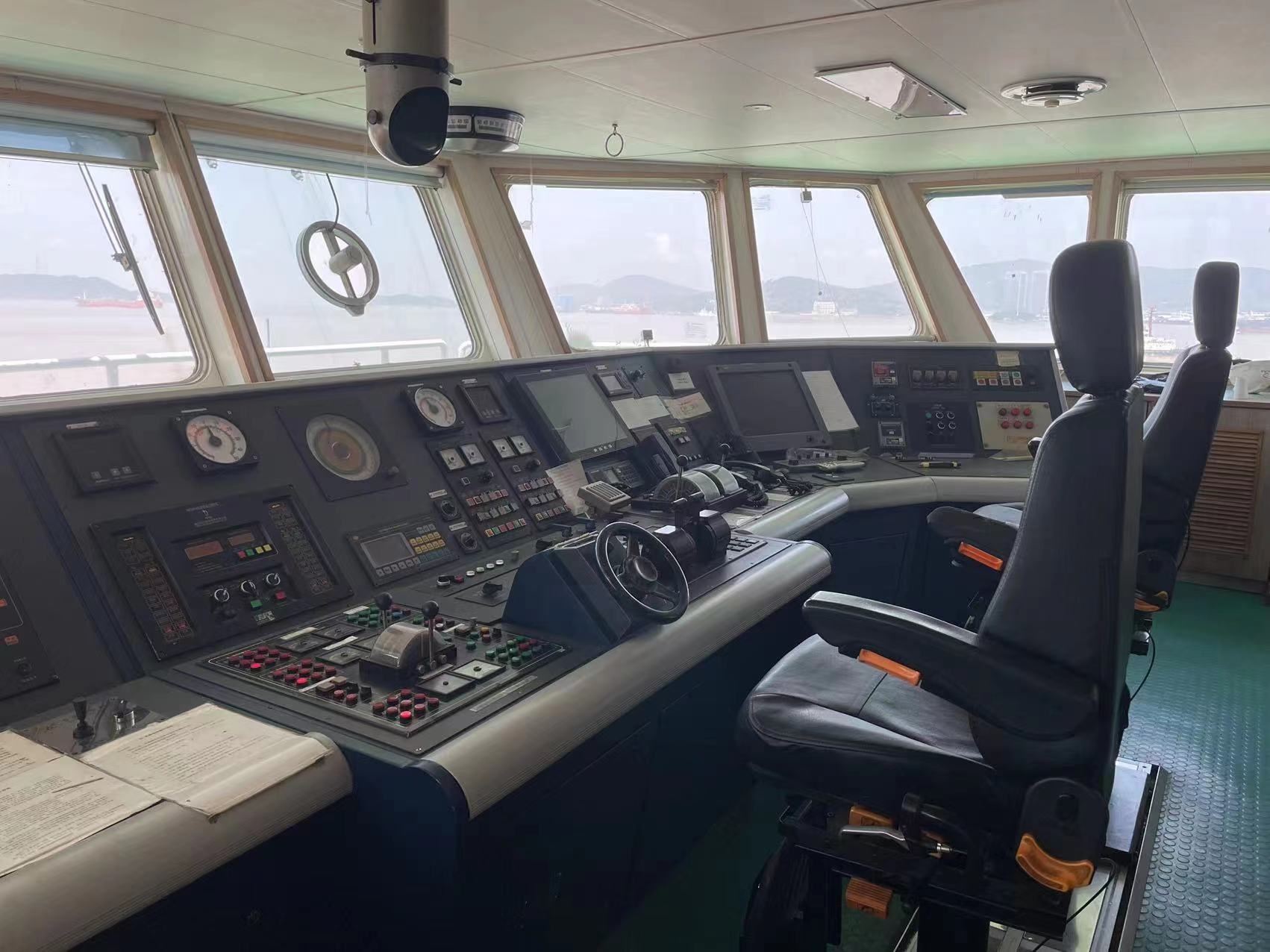 出售12000 马力三用拖轮