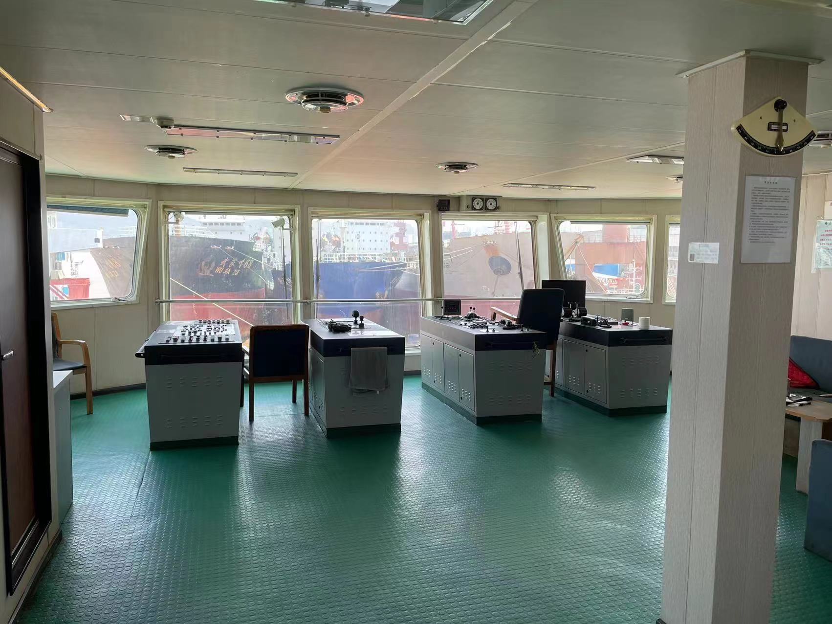 出售12000 马力三用拖轮