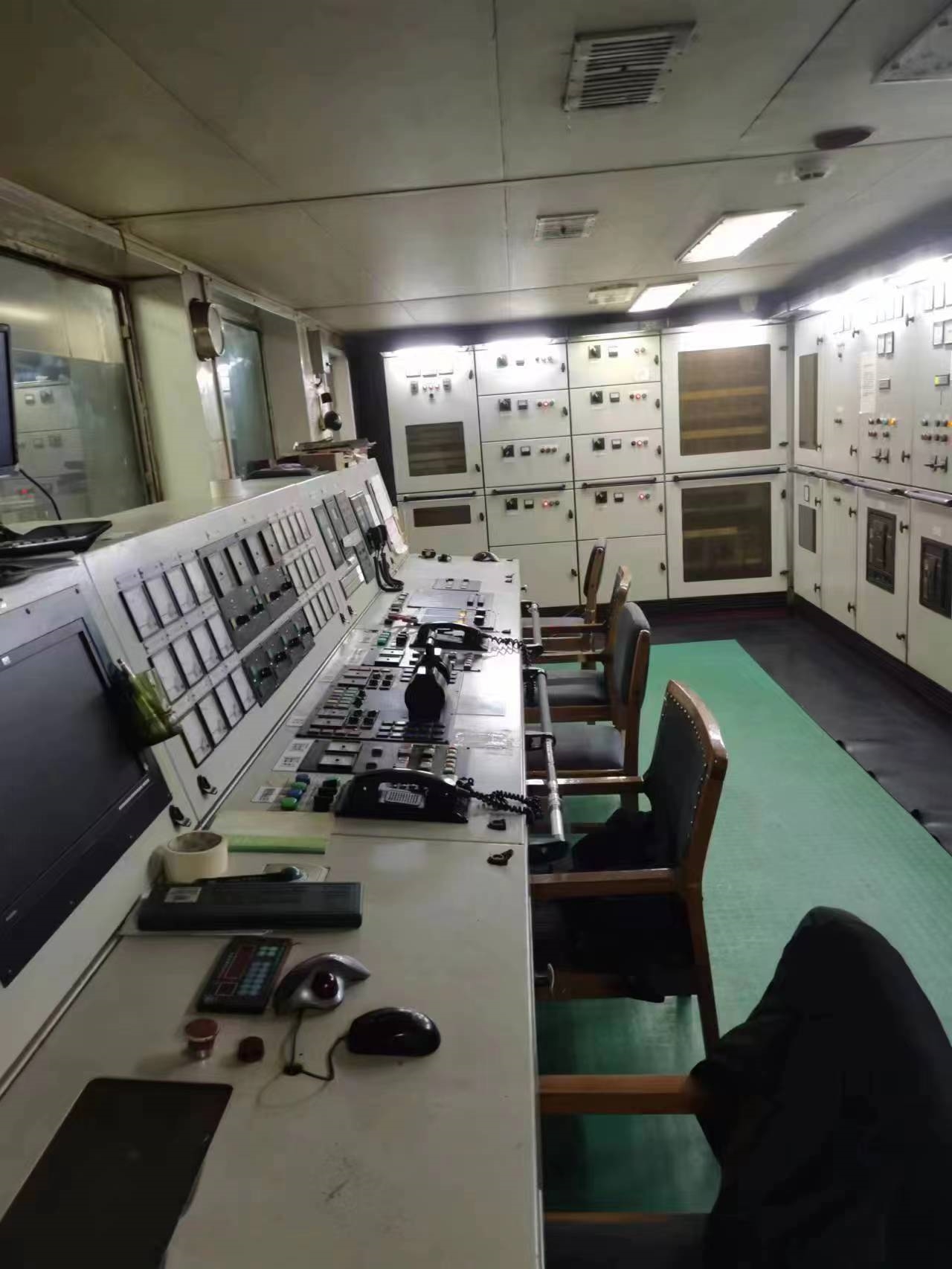 出售12000 马力三用拖轮