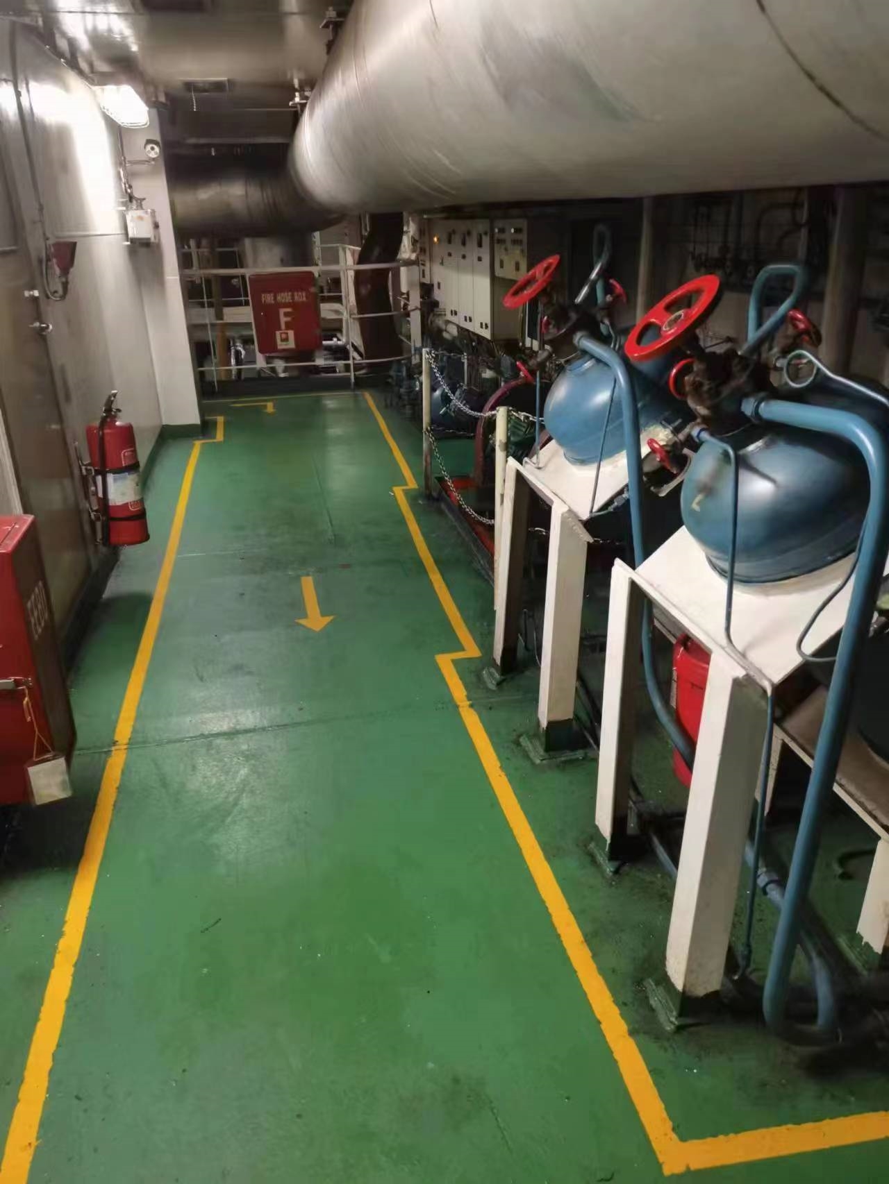 出售12000 马力三用拖轮