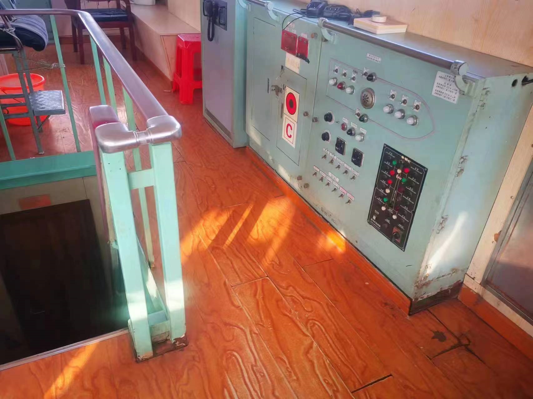 出售8100 马力三用拖轮