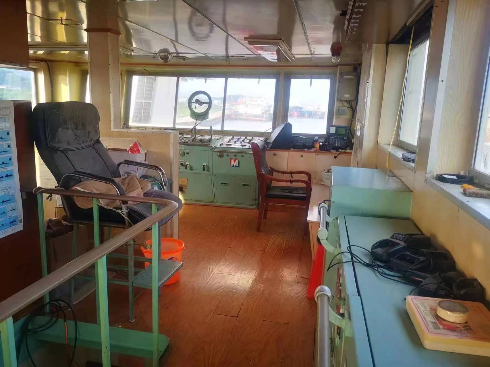 出售8100 马力三用拖轮