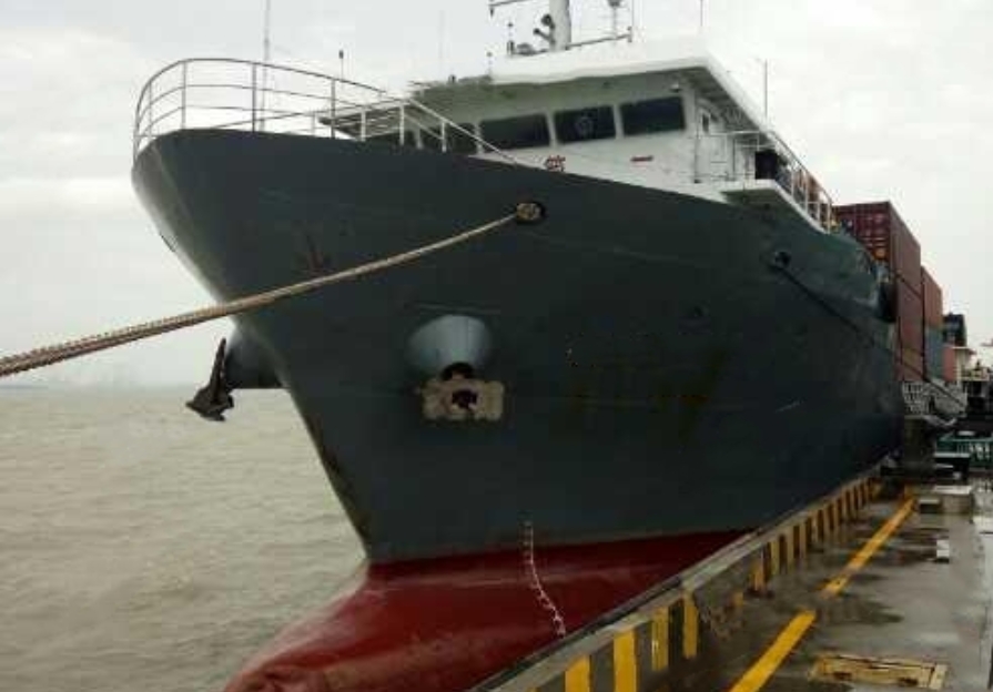 出售252箱集装箱船