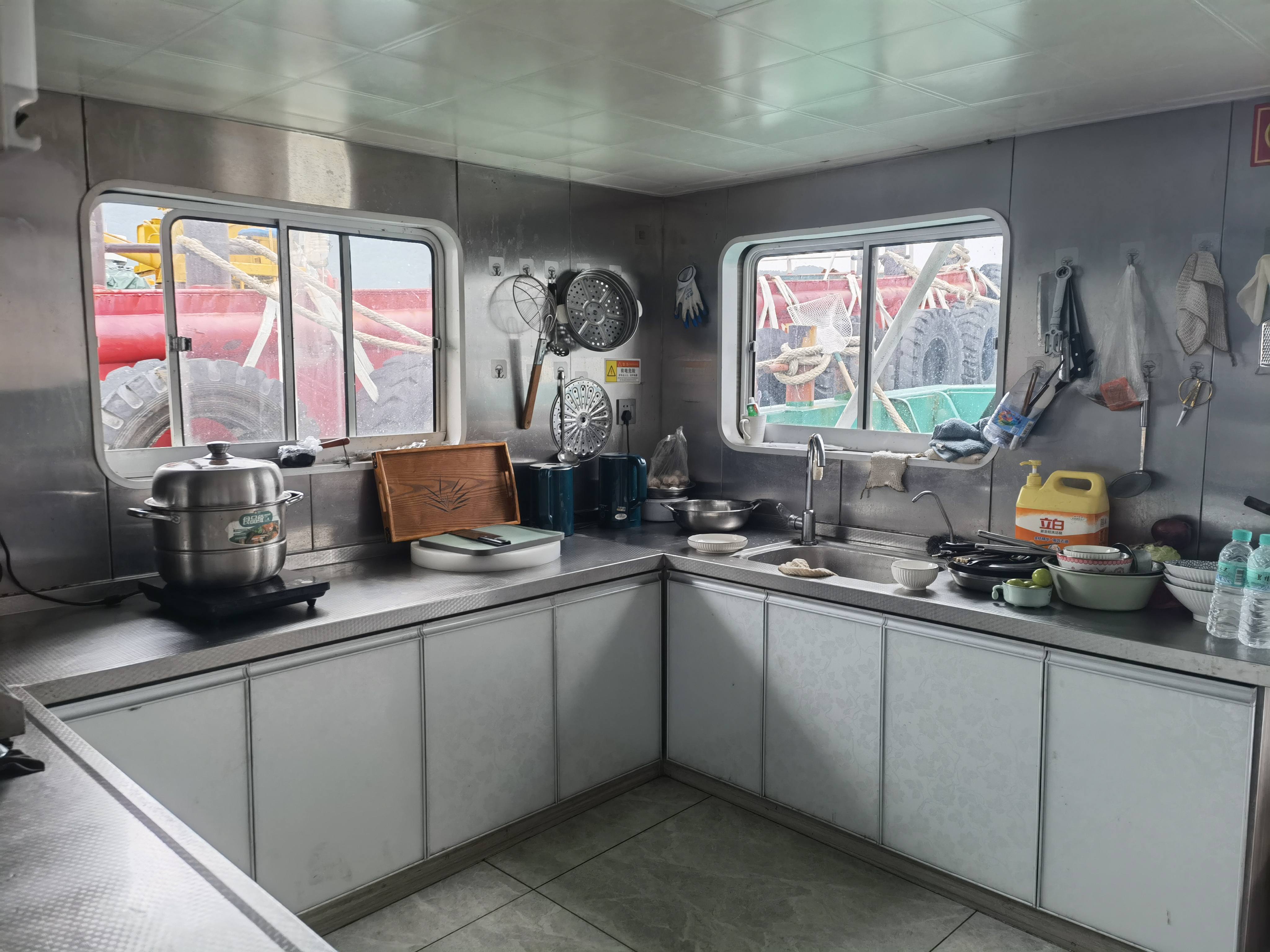 出售42.8米交通船