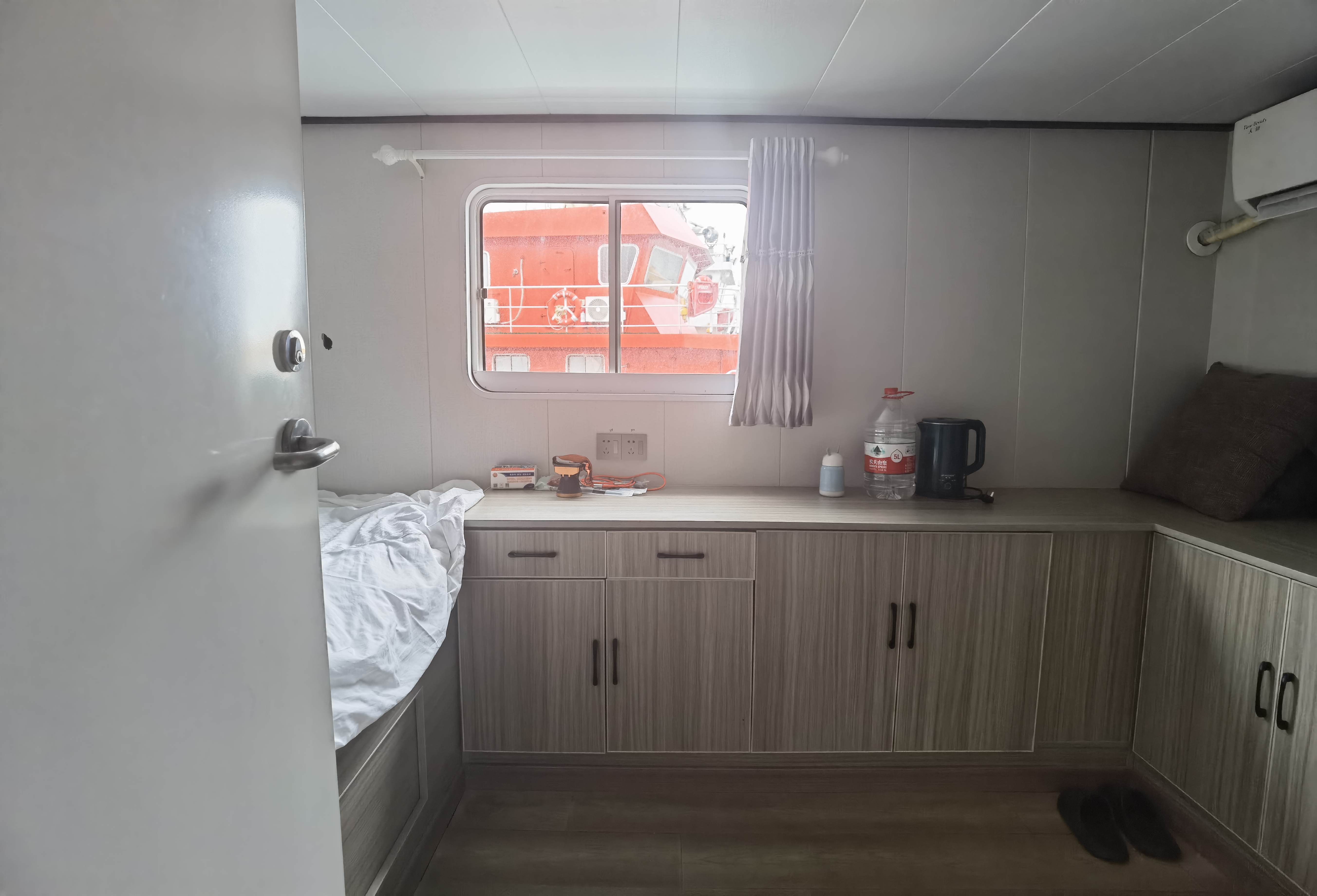 出售42.8米交通船