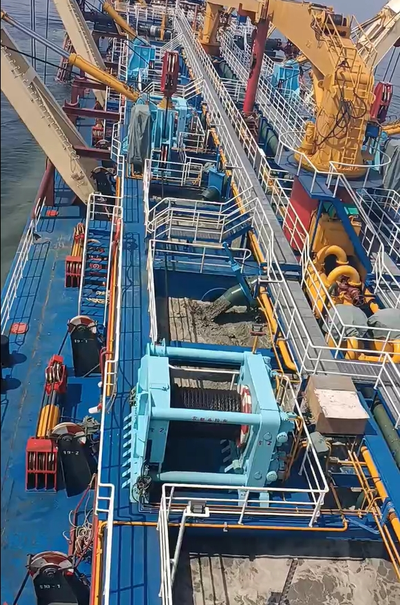 出售10000m³耙吸挖泥船