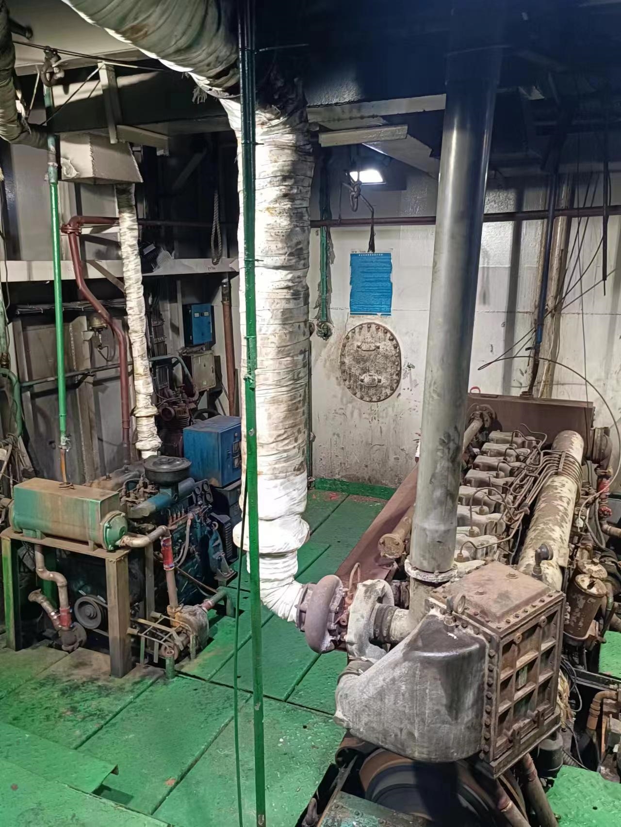 出售1400m³开体泥驳