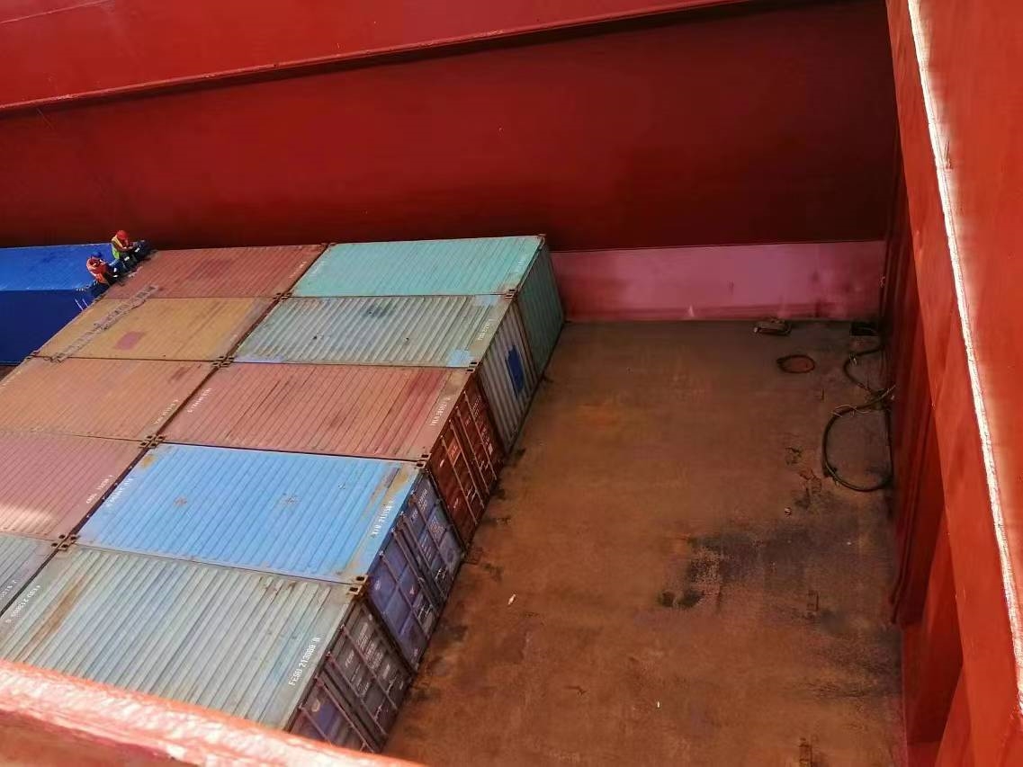 出售734箱集装箱船