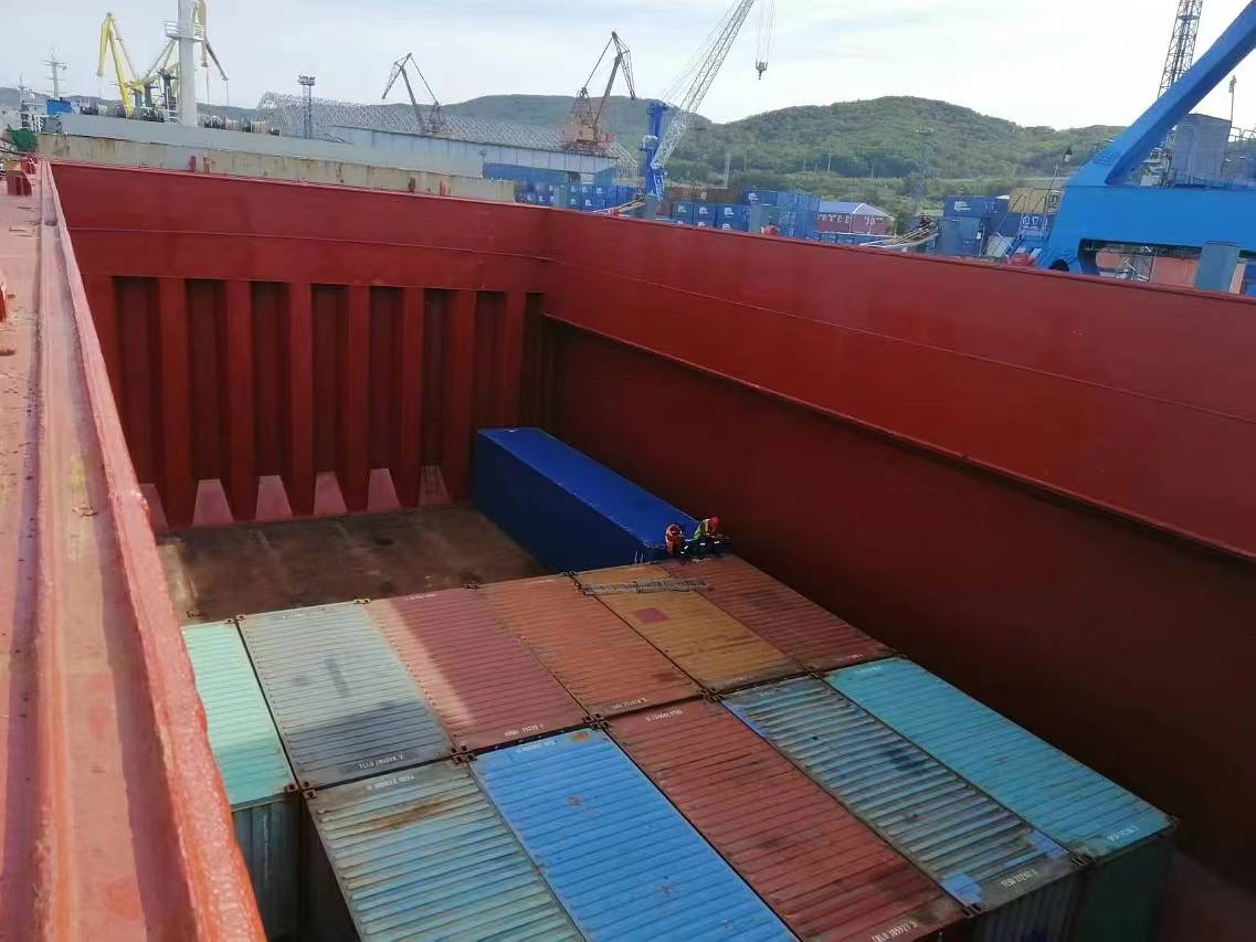 出售734箱集装箱船