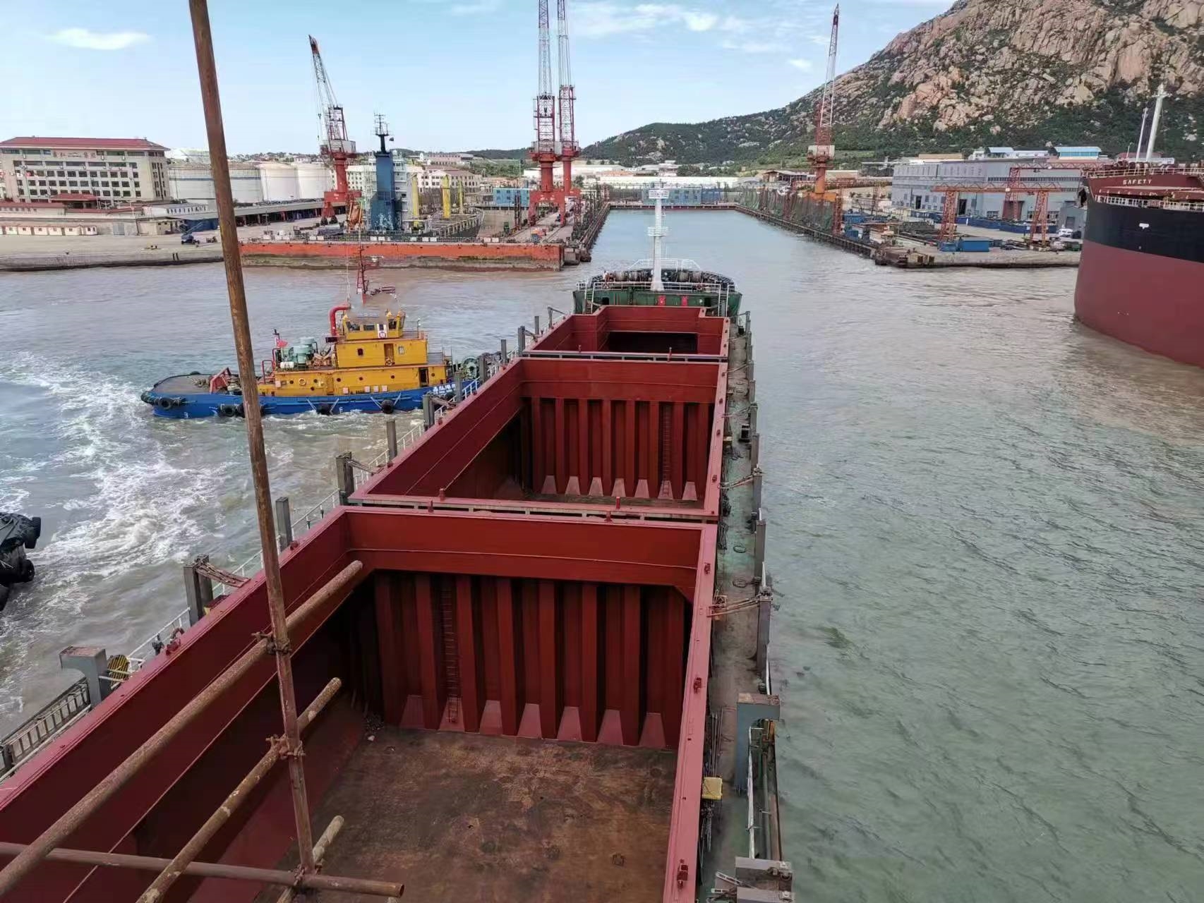 出售734箱集装箱船