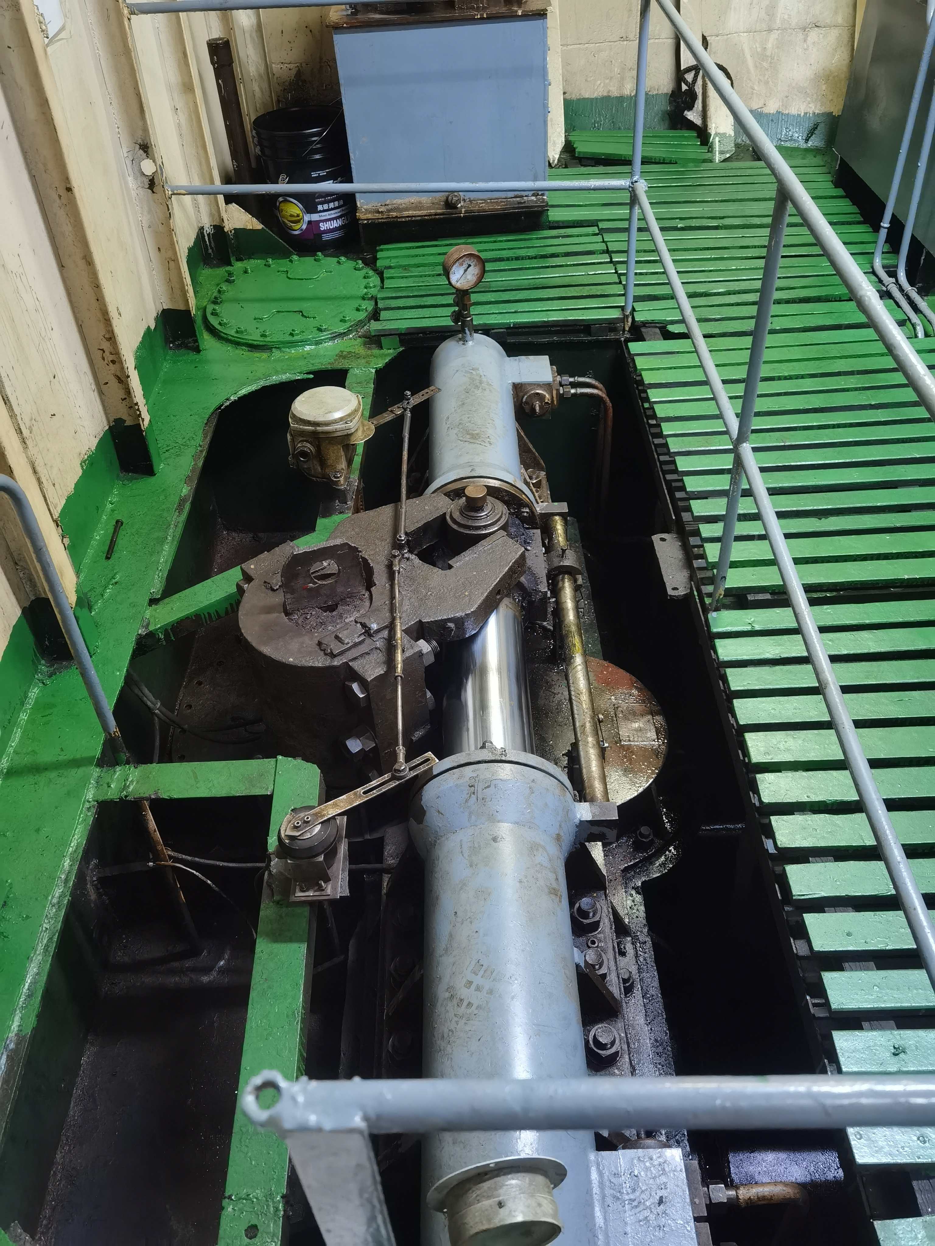 出售2440吨成品油船