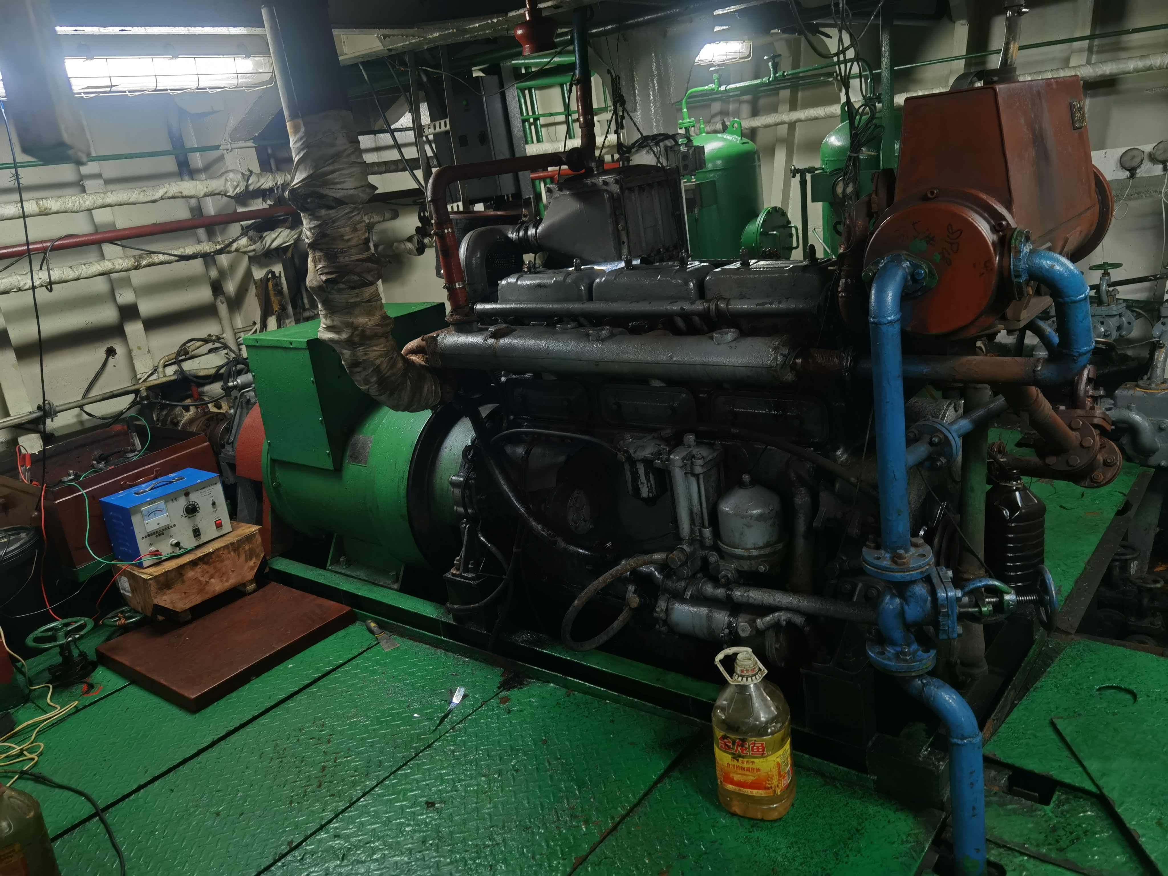 出售2440吨成品油船