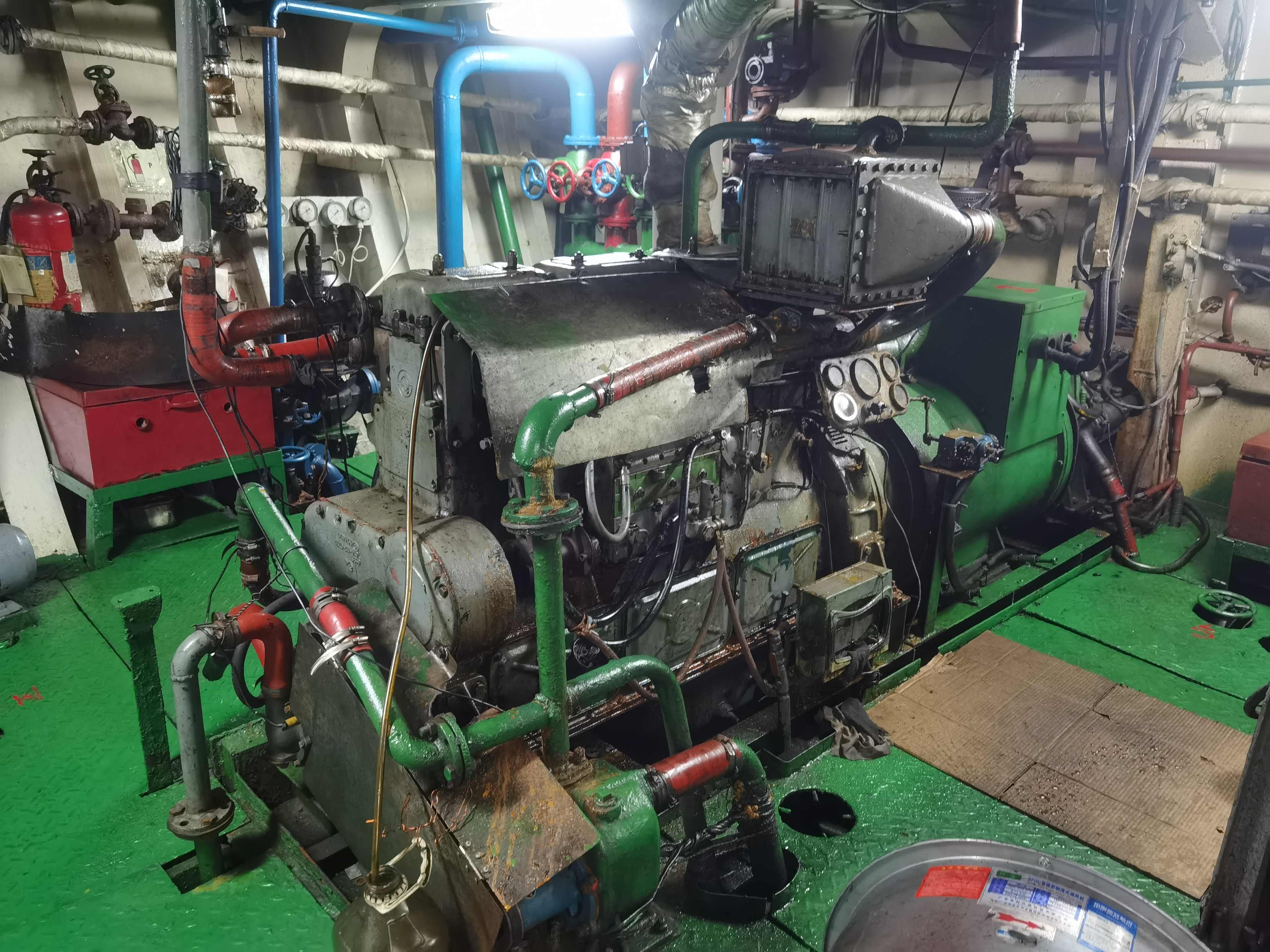 出售2440吨成品油船