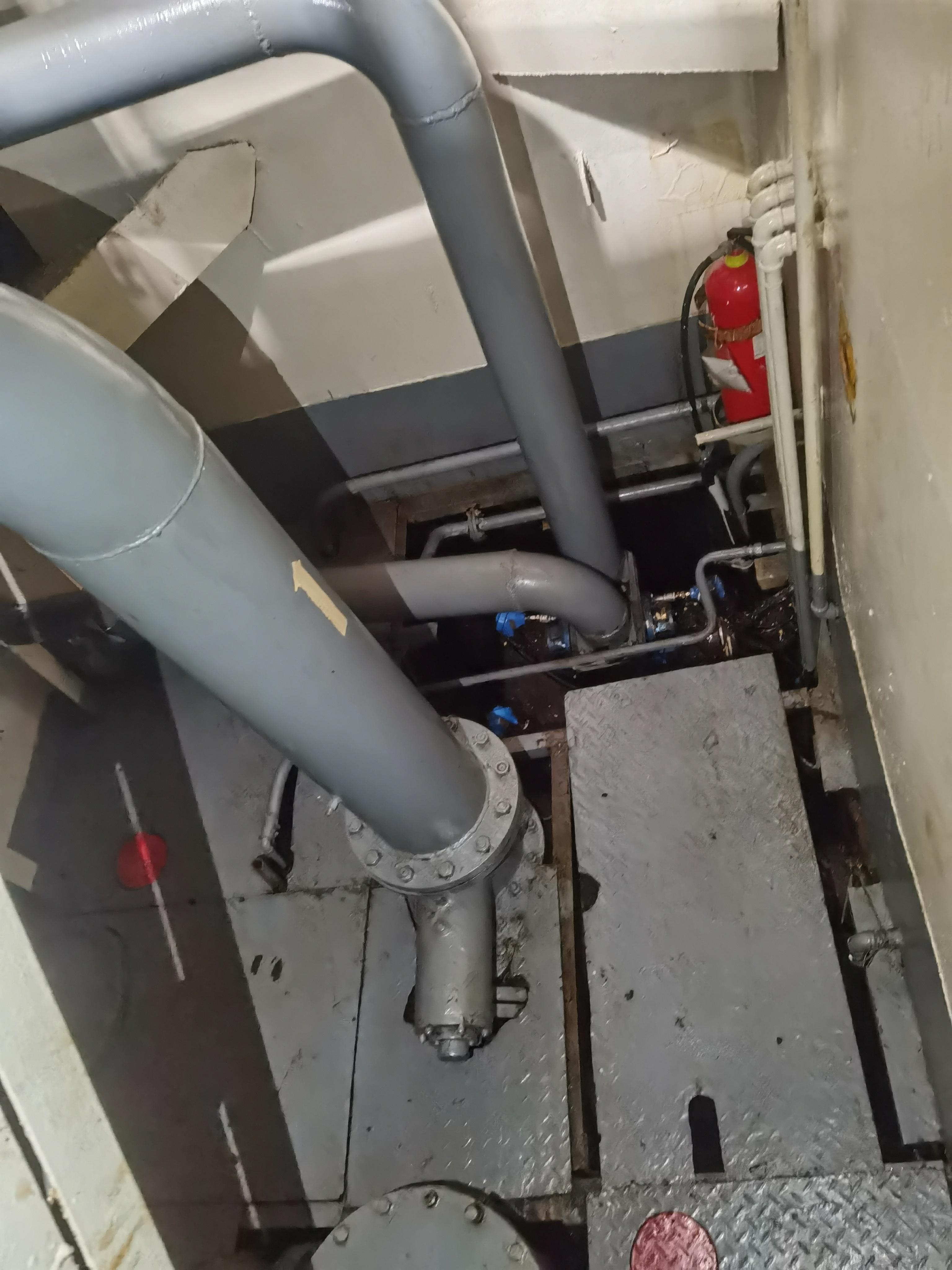 出售2440吨成品油船