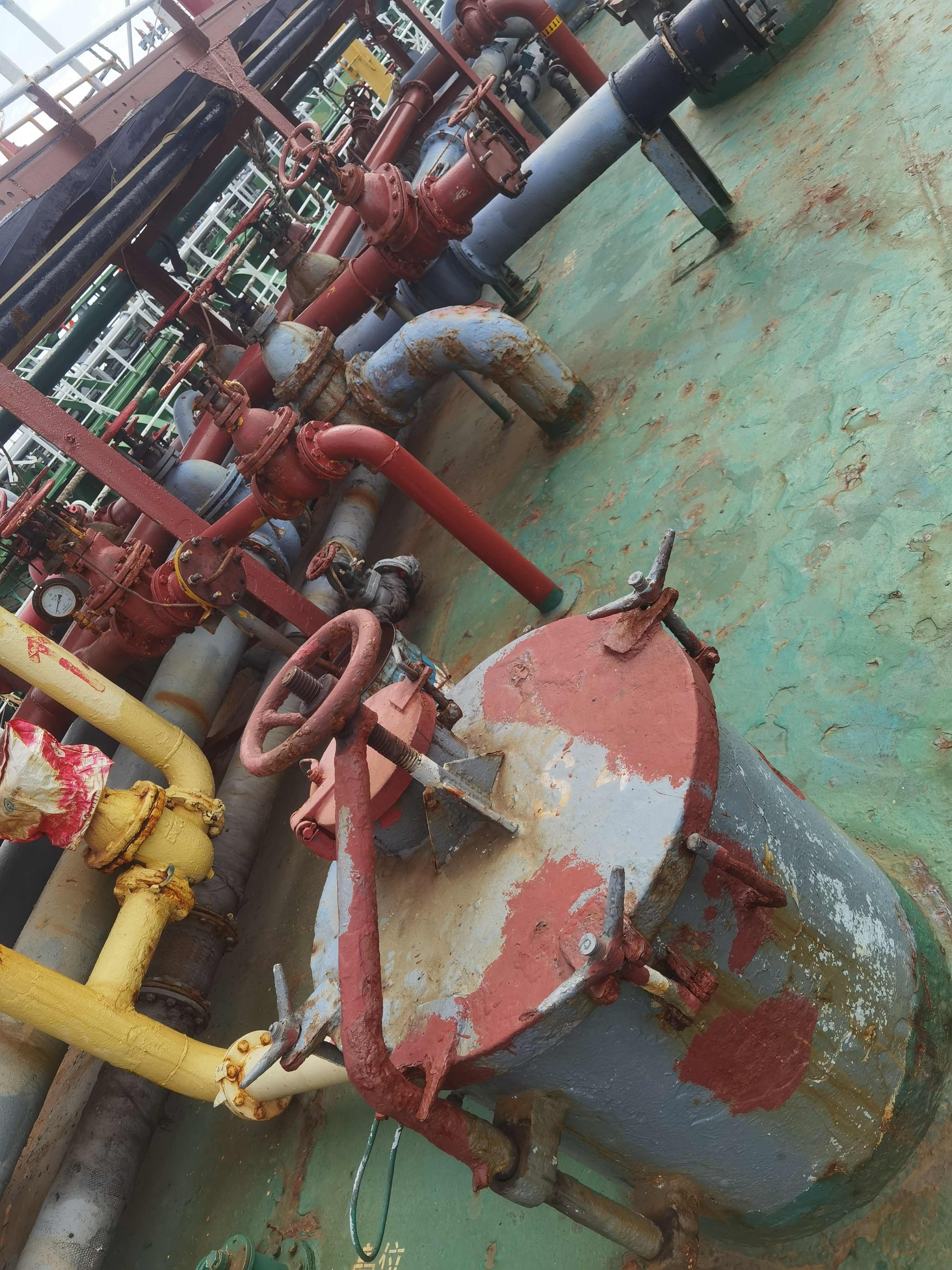 出售2440吨成品油船