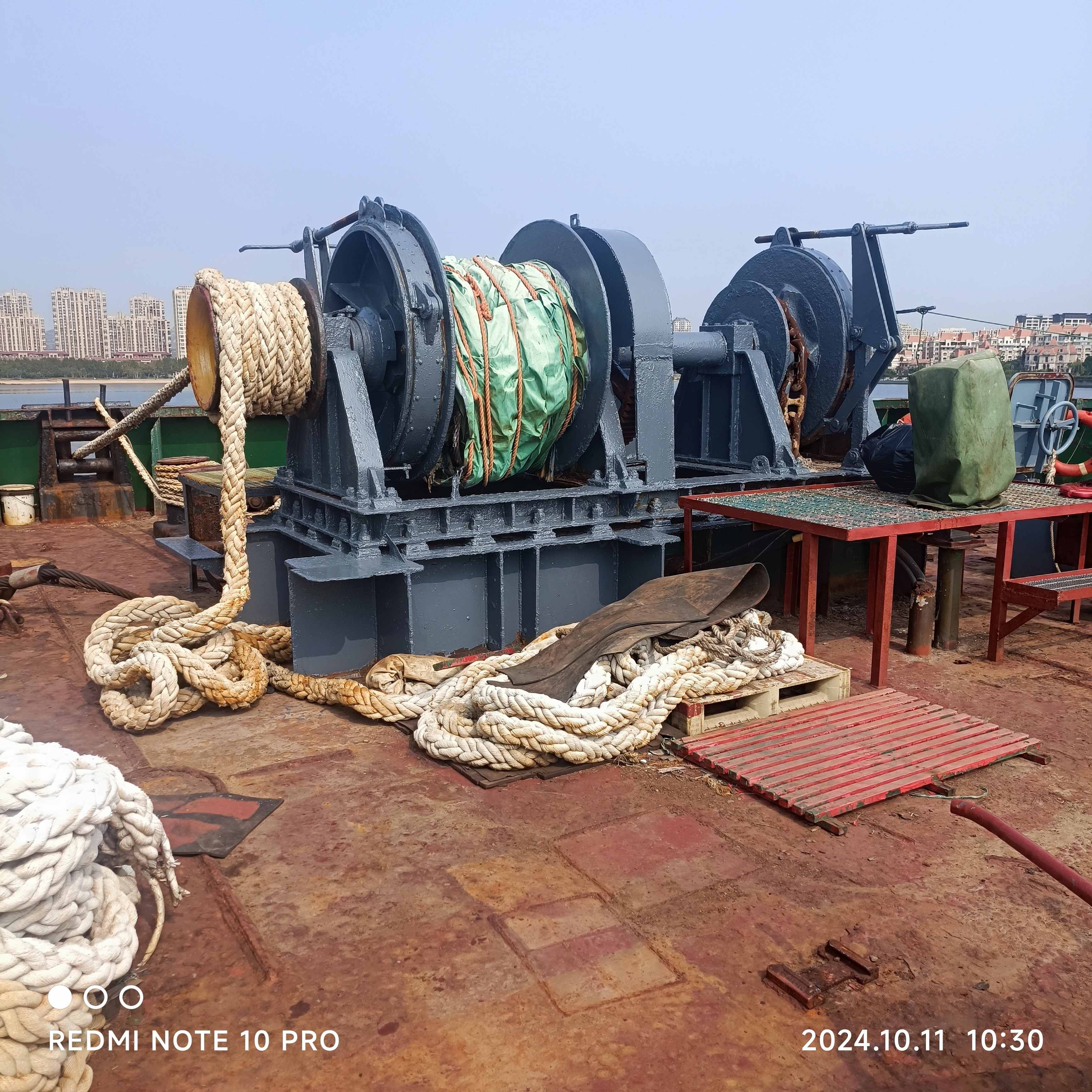 出售330尺无动力驳船