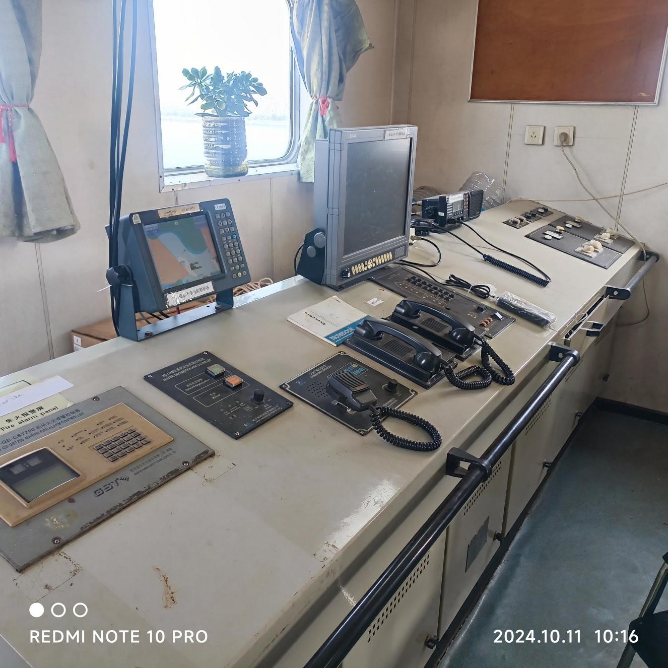 出售330尺无动力驳船