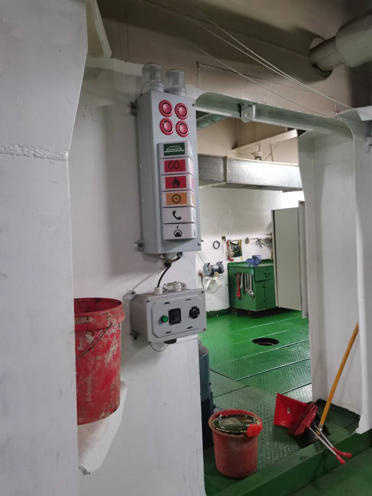 出售330尺无动力驳船