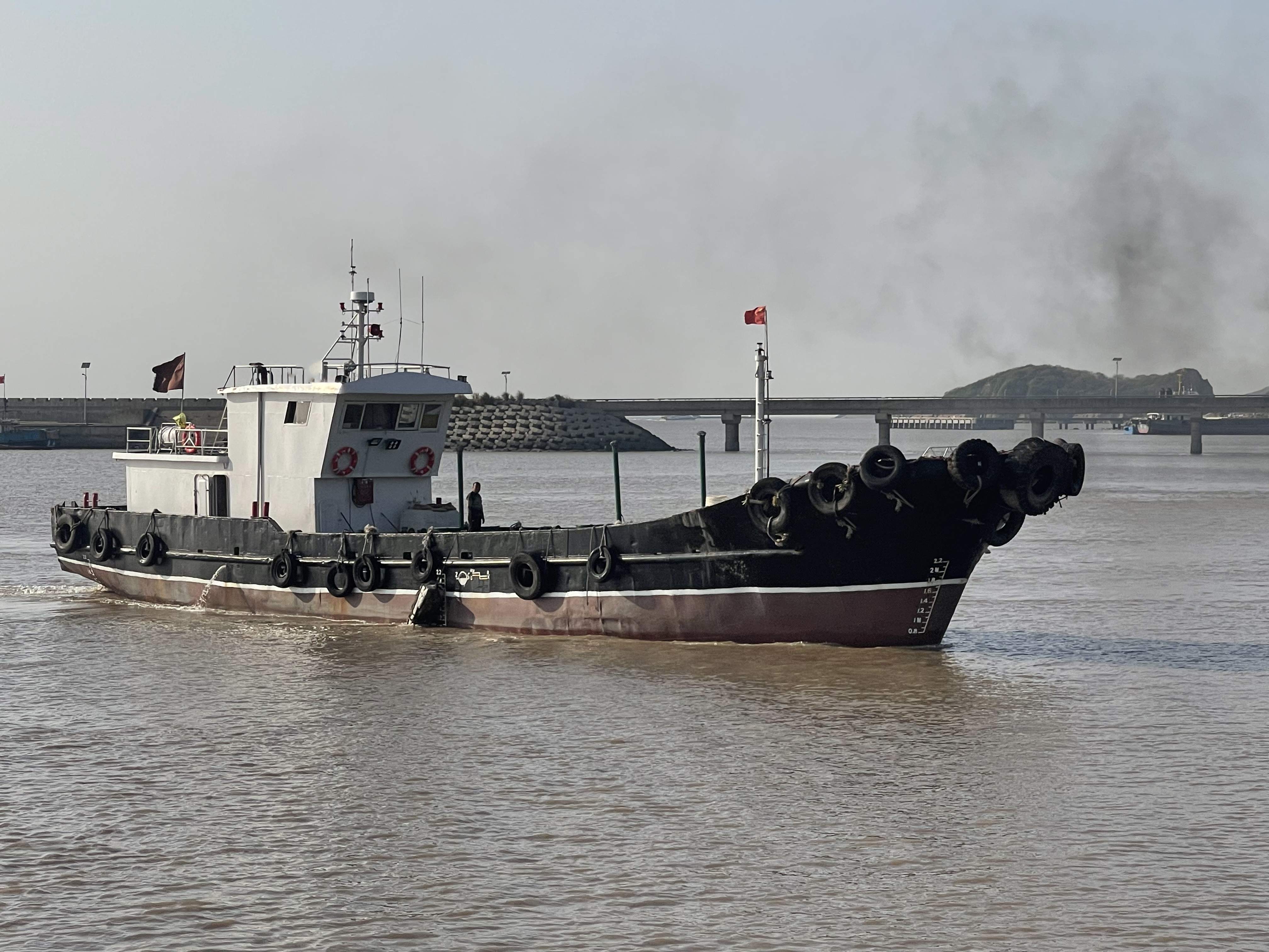 出售158吨溢油回收处置船