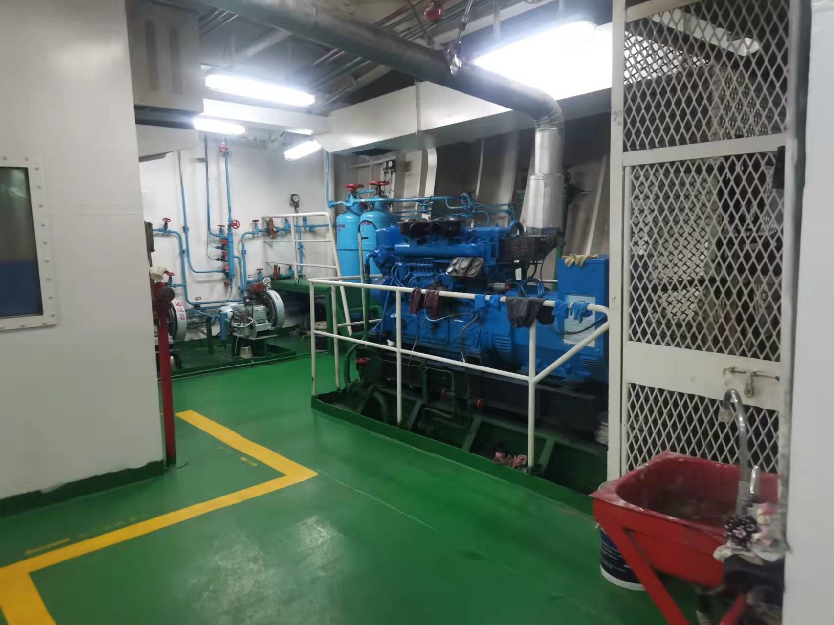 出售9066吨成品油船