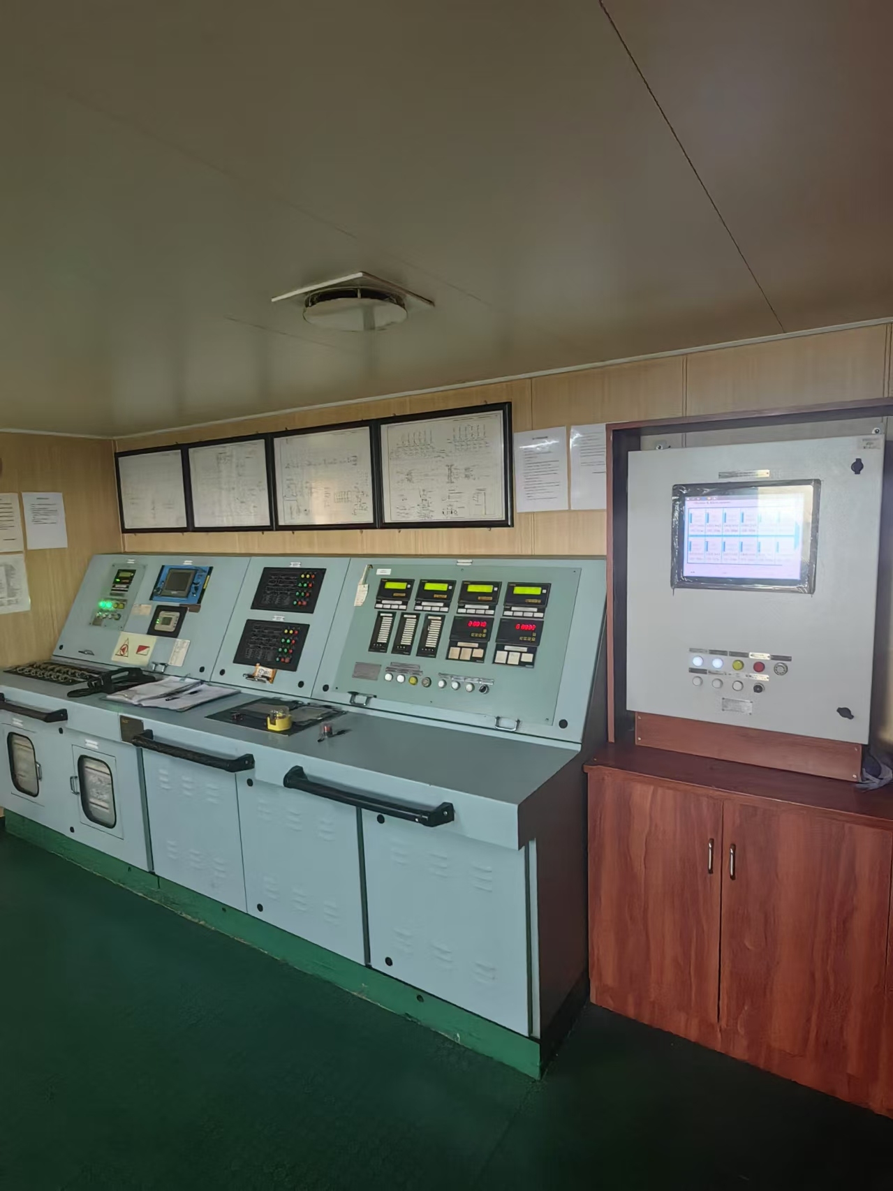 出售13084吨成品油船