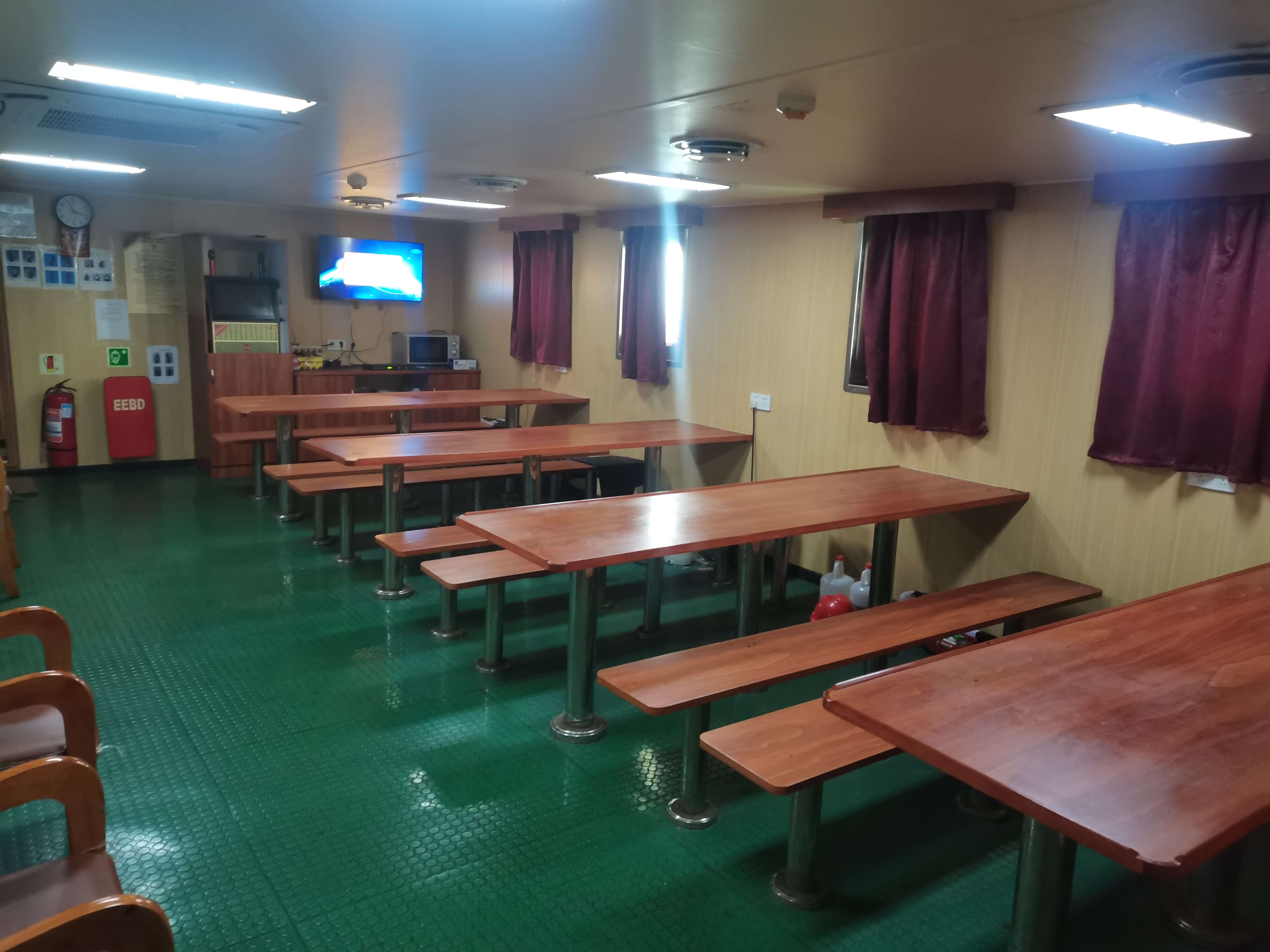 出售10856吨成品油船