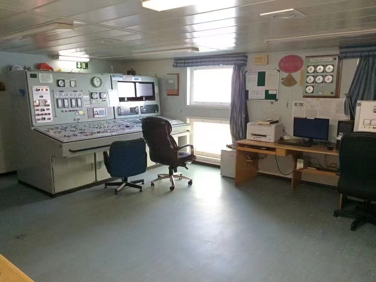 出售76000吨原油船