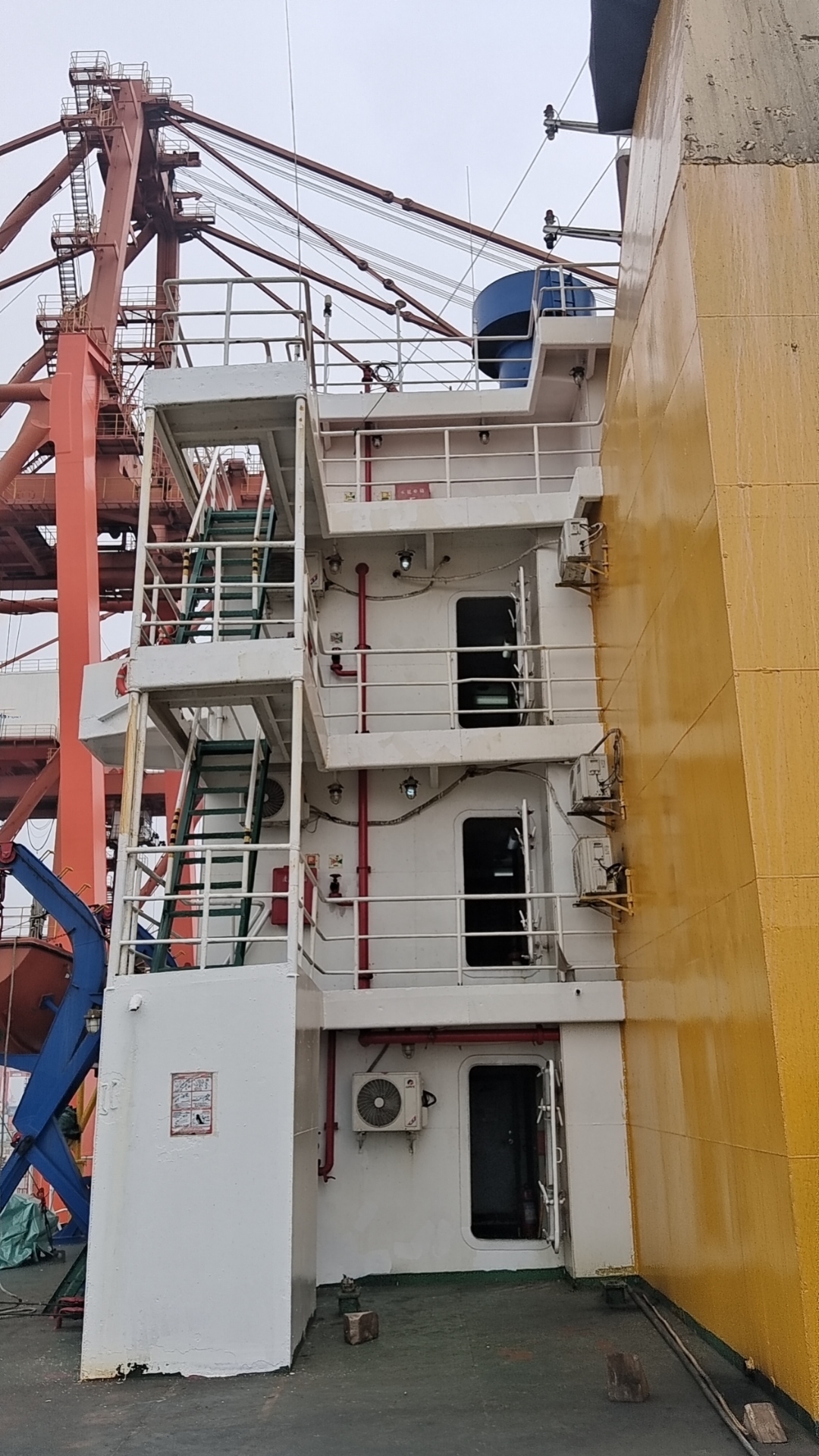 出售648箱集装箱船