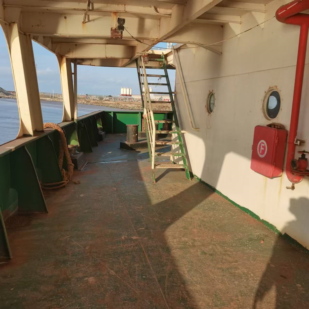 出售8702吨散货船