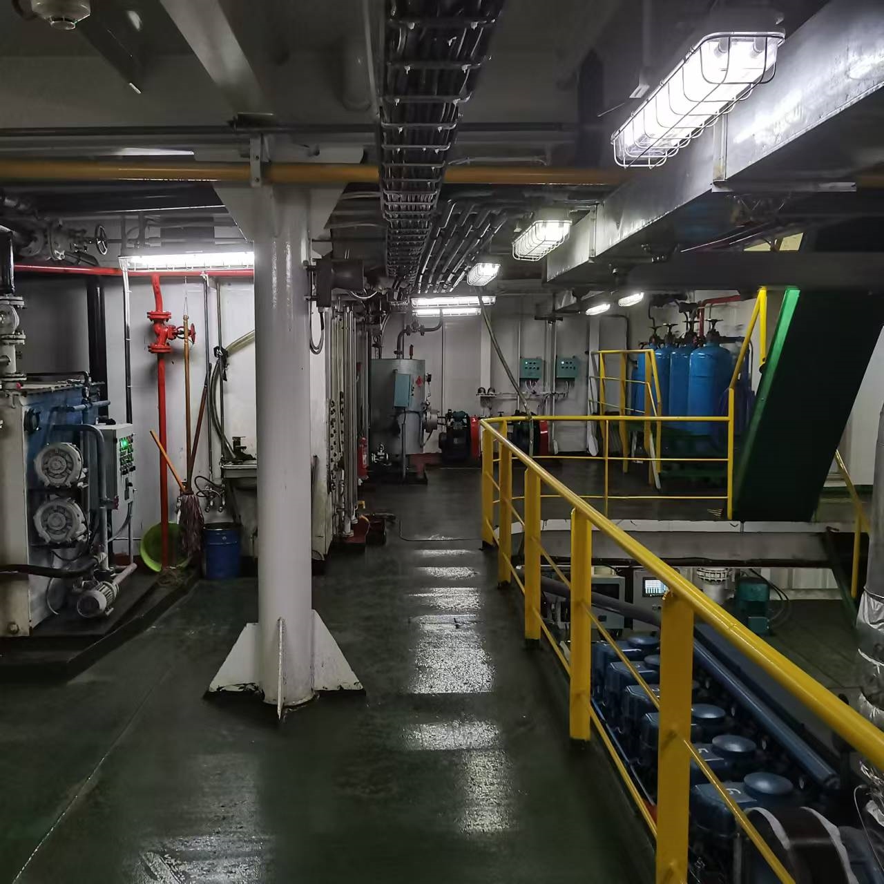 出售8702吨散货船